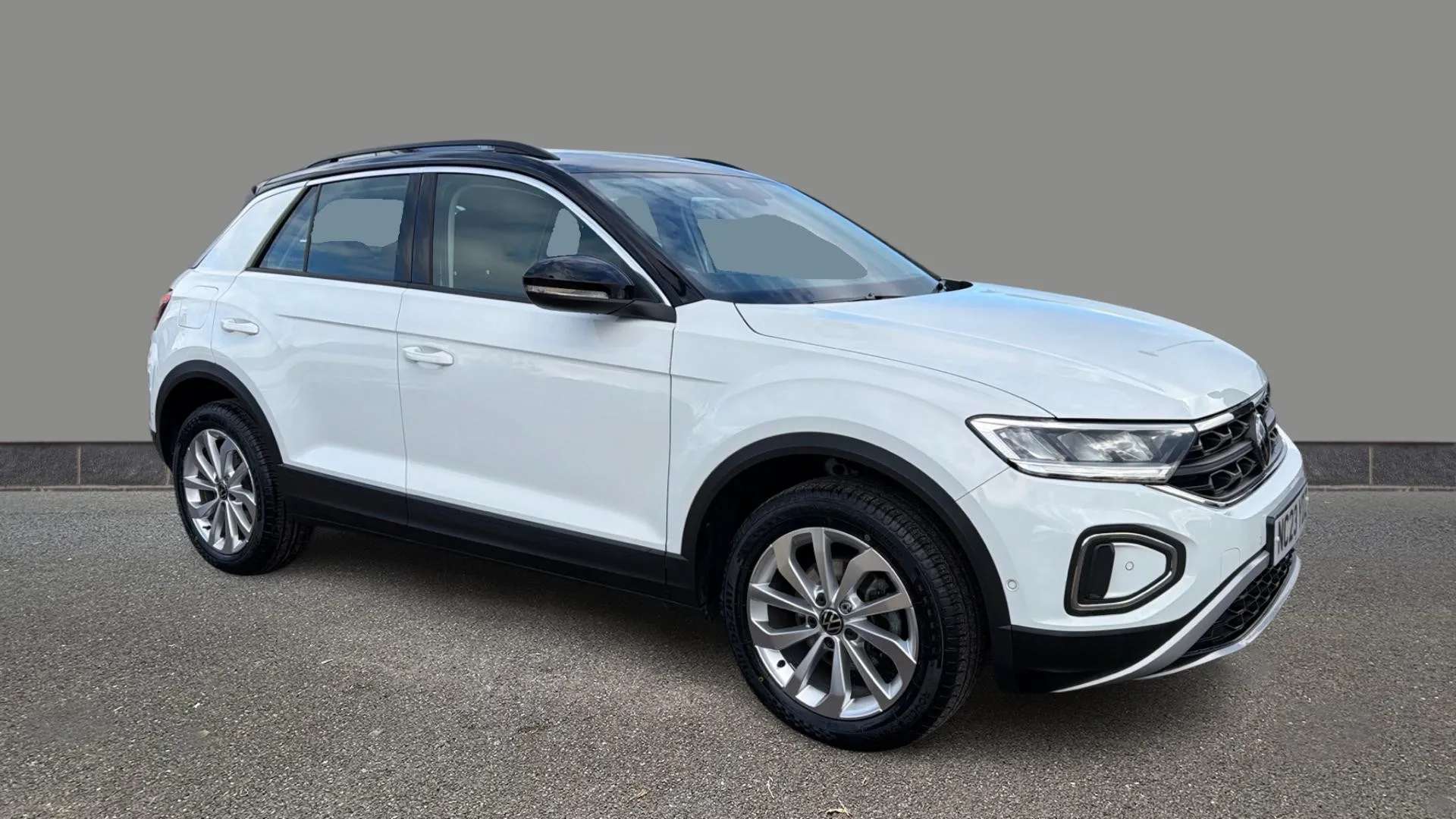 A 2023 VOLKSWAGEN T-ROC 1.5 TSI Life DSG A 2023 VOLKSWAGEN T-ROC 1.5 TSI Life DSG