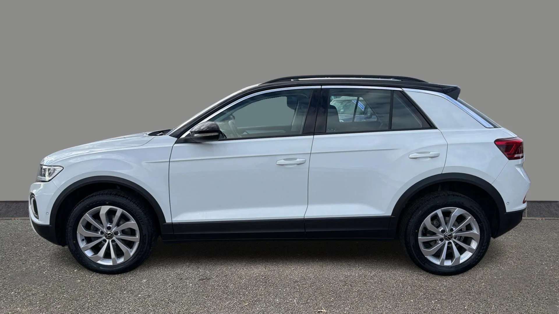 A 2023 VOLKSWAGEN T-ROC 1.5 TSI Life DSG A 2023 VOLKSWAGEN T-ROC 1.5 TSI Life DSG