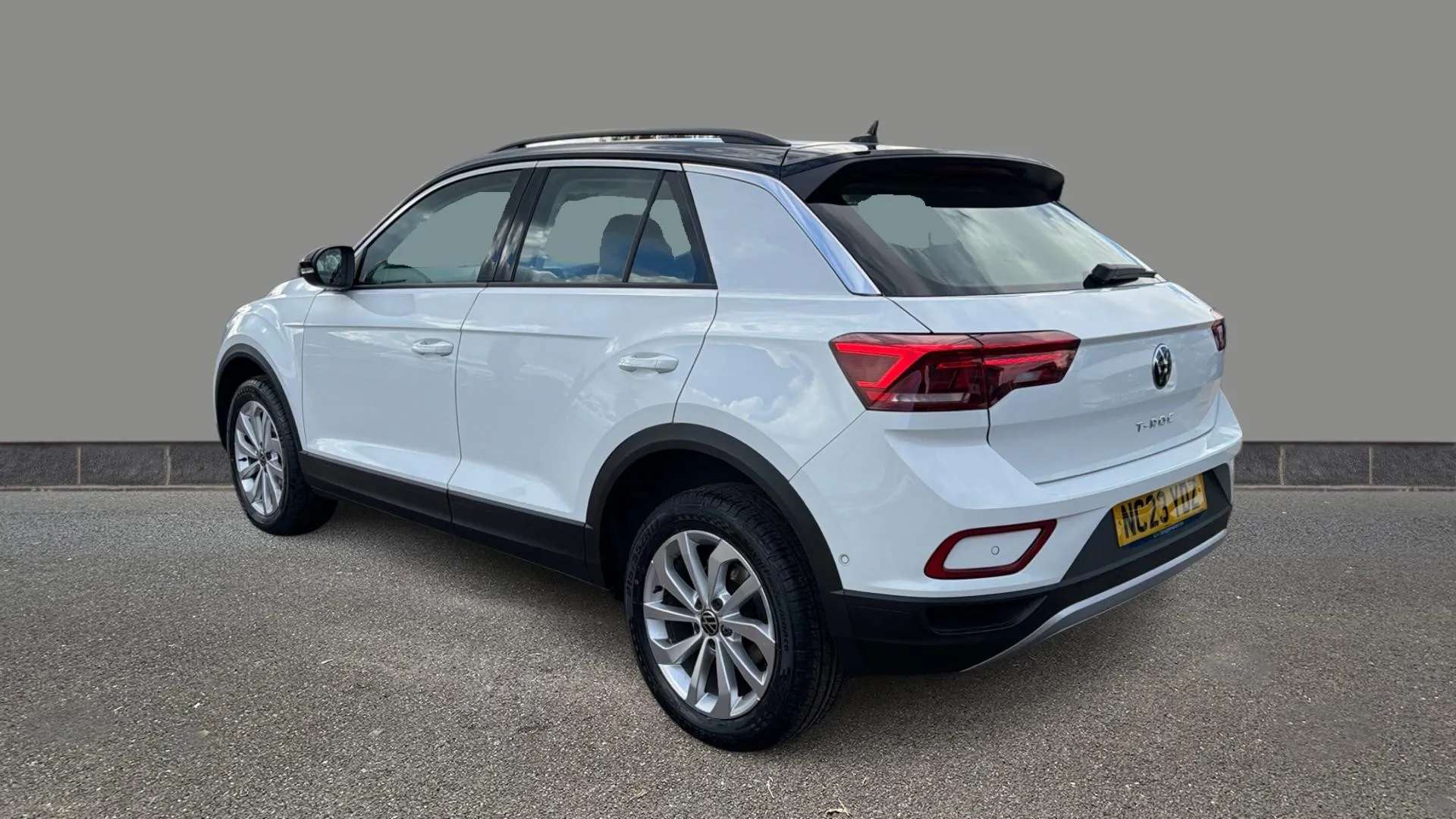 A 2023 VOLKSWAGEN T-ROC 1.5 TSI Life DSG A 2023 VOLKSWAGEN T-ROC 1.5 TSI Life DSG