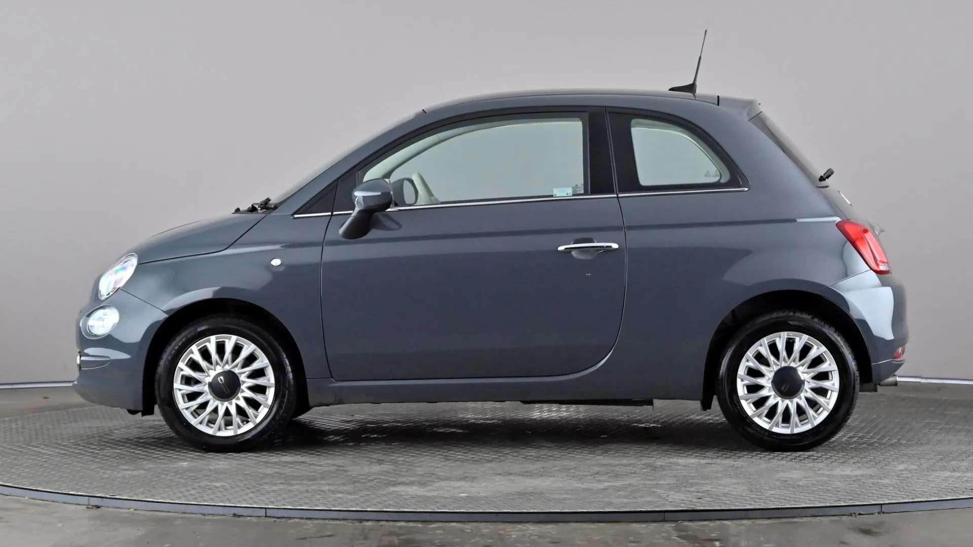 A 2019 FIAT 500 1.2 Lounge A 2019 FIAT 500 1.2 Lounge