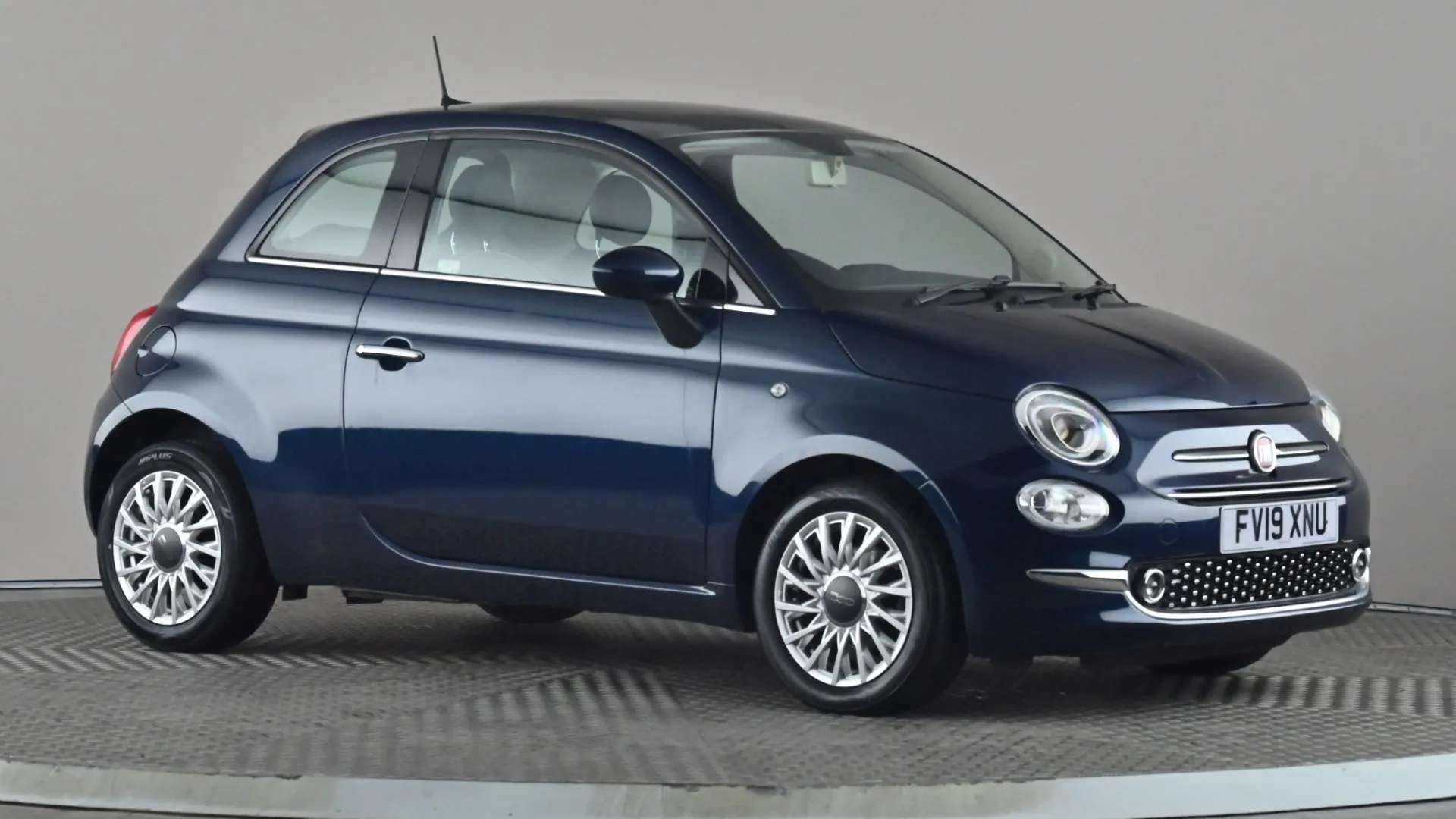 A 2019 FIAT 500 1.2 Lounge A 2019 FIAT 500 1.2 Lounge