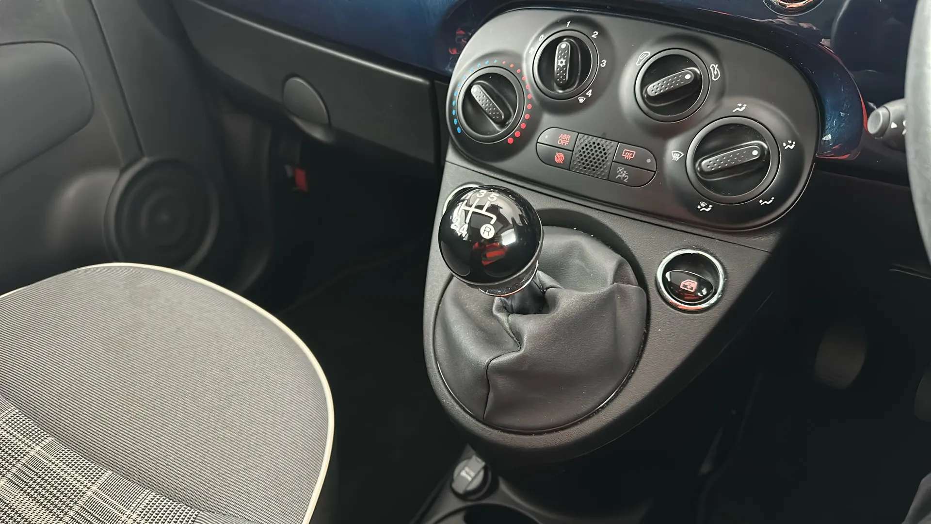 2019 FIAT 500 2019 FIAT 500