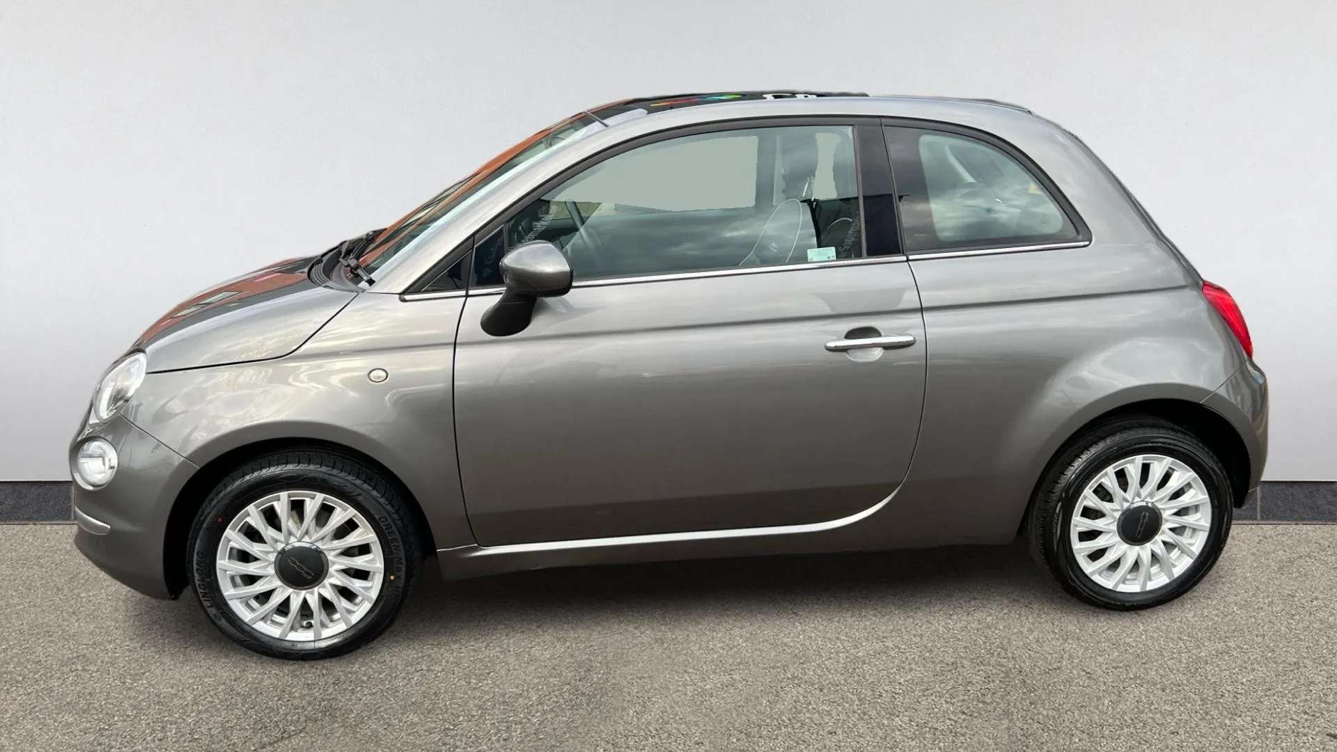 A 2018 FIAT 500 1.2 Lounge A 2018 FIAT 500 1.2 Lounge