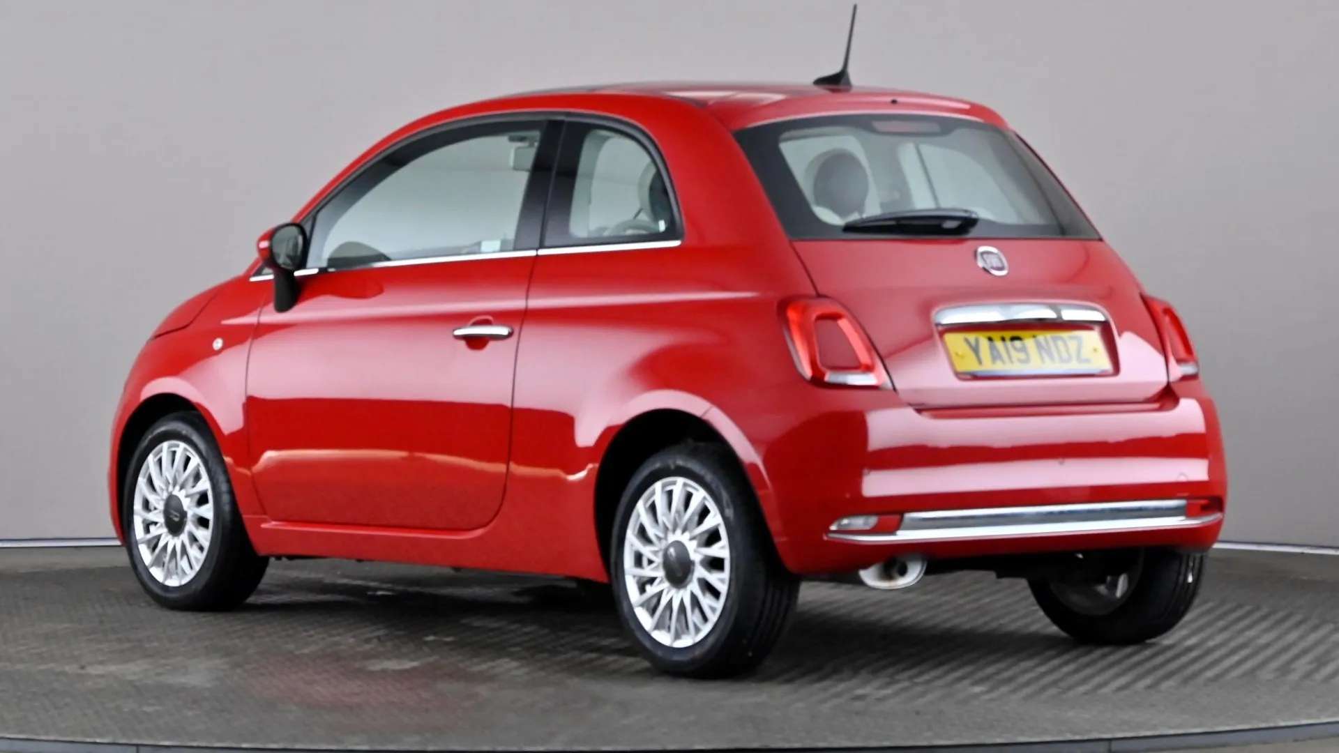 A 2019 FIAT 500 1.2 Lounge A 2019 FIAT 500 1.2 Lounge
