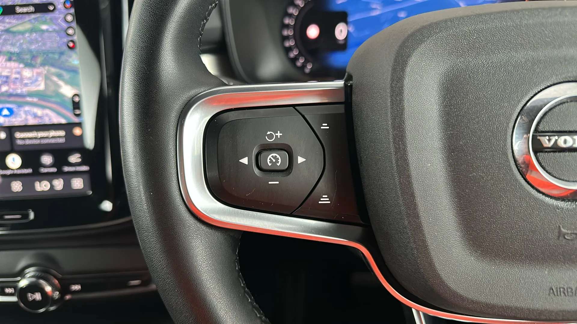 2022 VOLVO XC40 2022 VOLVO XC40
