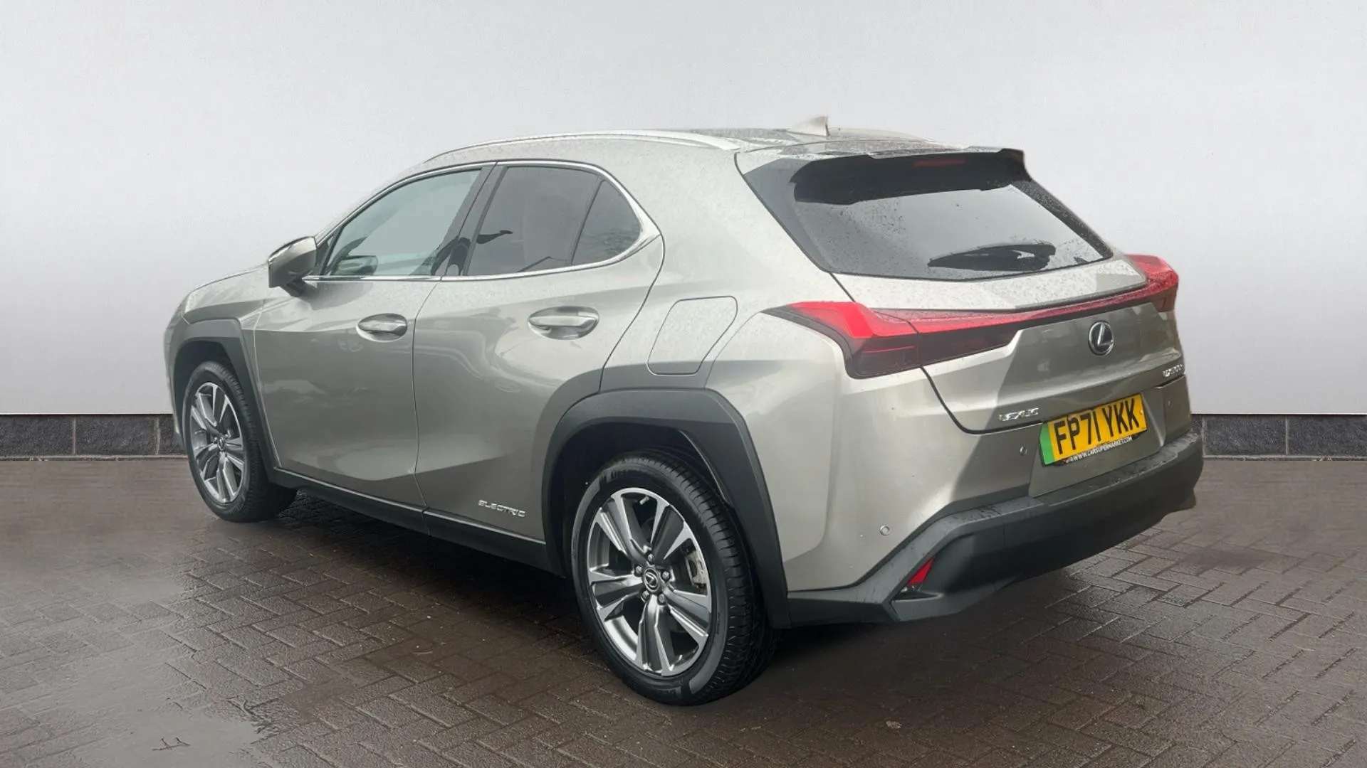A 2021 LEXUS UX 300e 150kW 54.3 kWh E-CVT A 2021 LEXUS UX 300e 150kW 54.3 kWh E-CVT