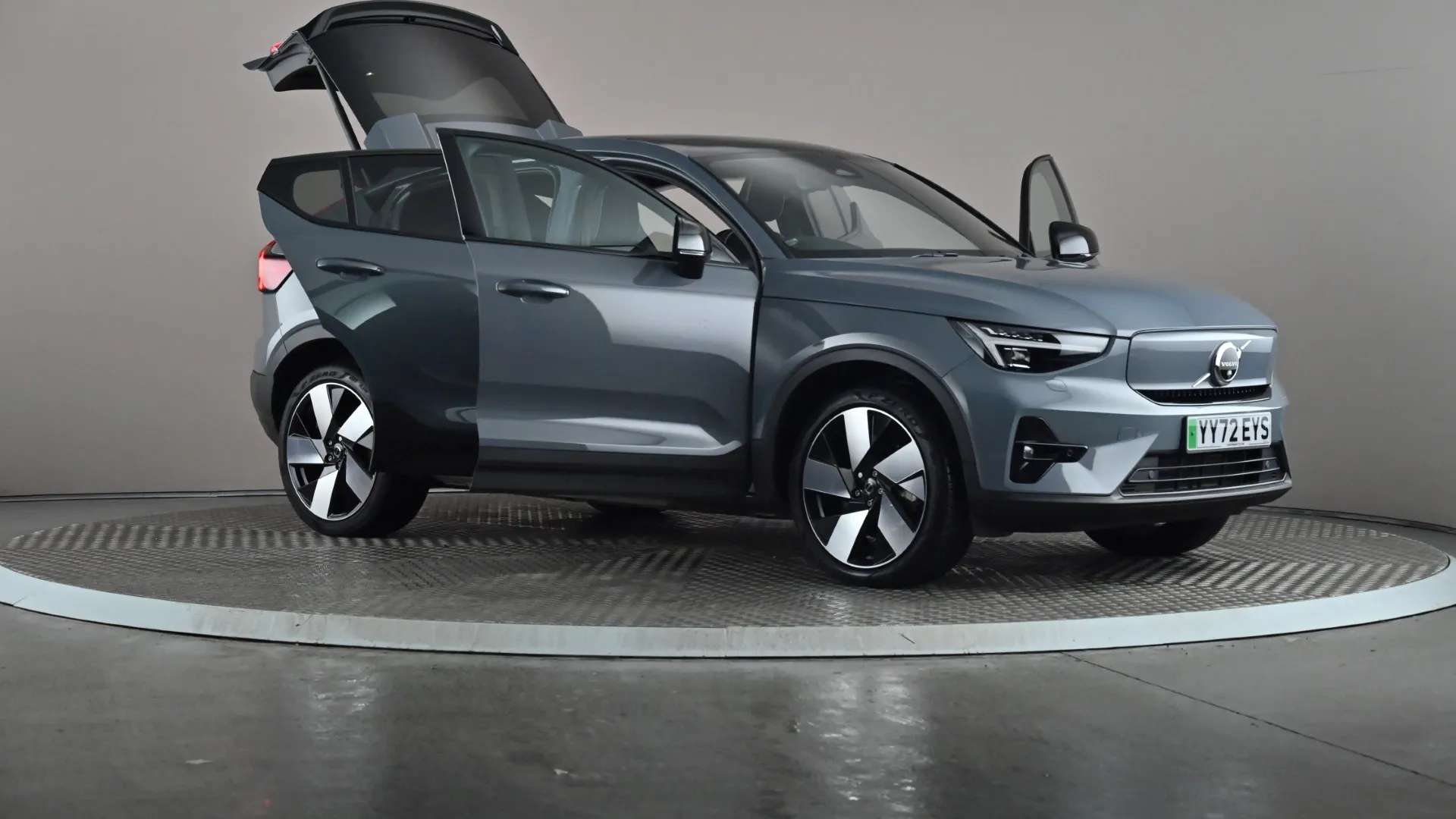 2022 VOLVO C40 2022 VOLVO C40