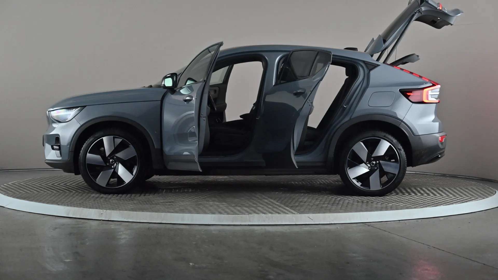 2022 VOLVO C40 2022 VOLVO C40