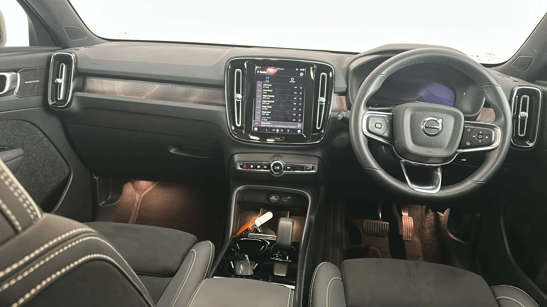 2022 VOLVO C40 2022 VOLVO C40