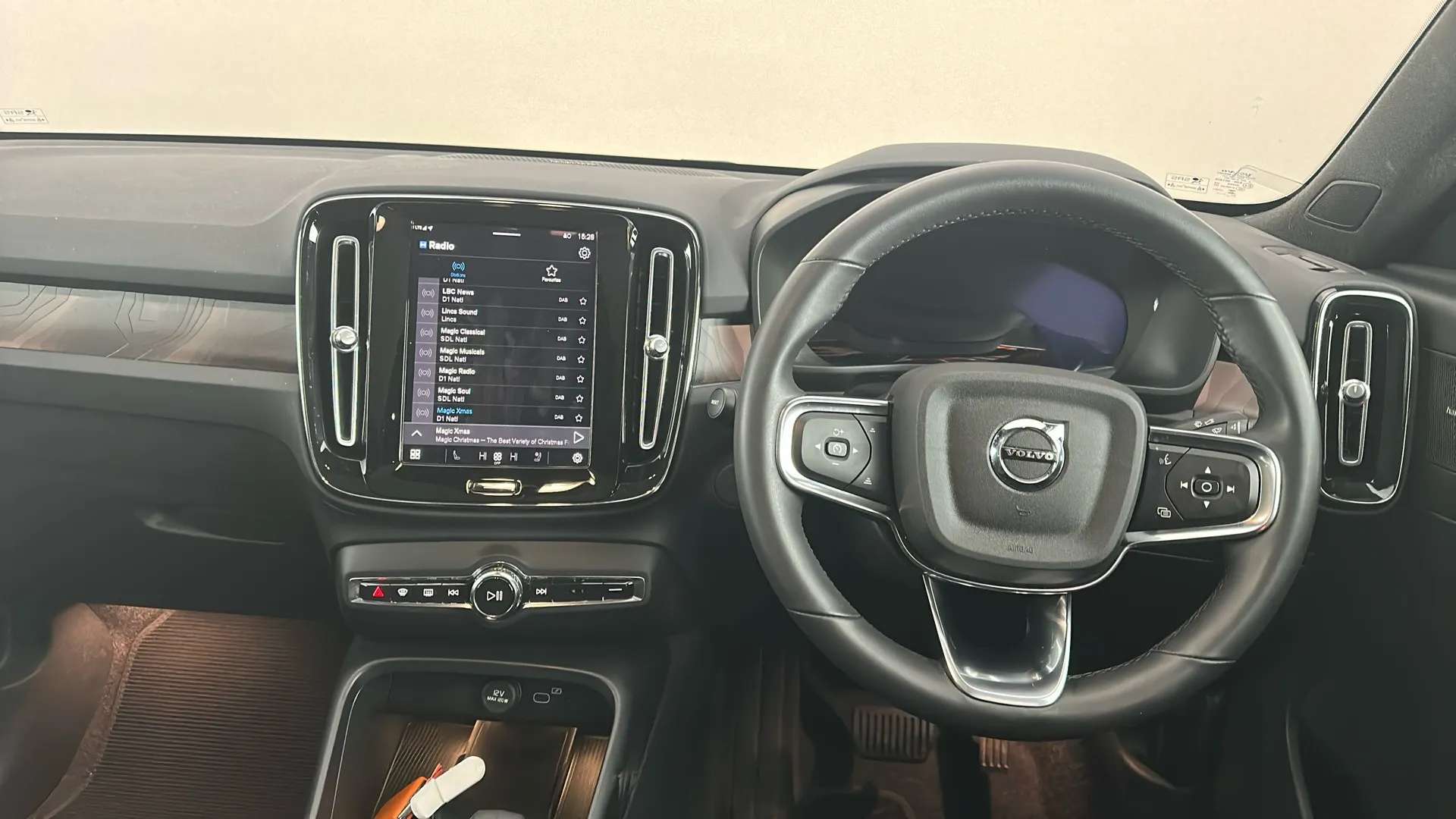 2022 VOLVO C40 2022 VOLVO C40