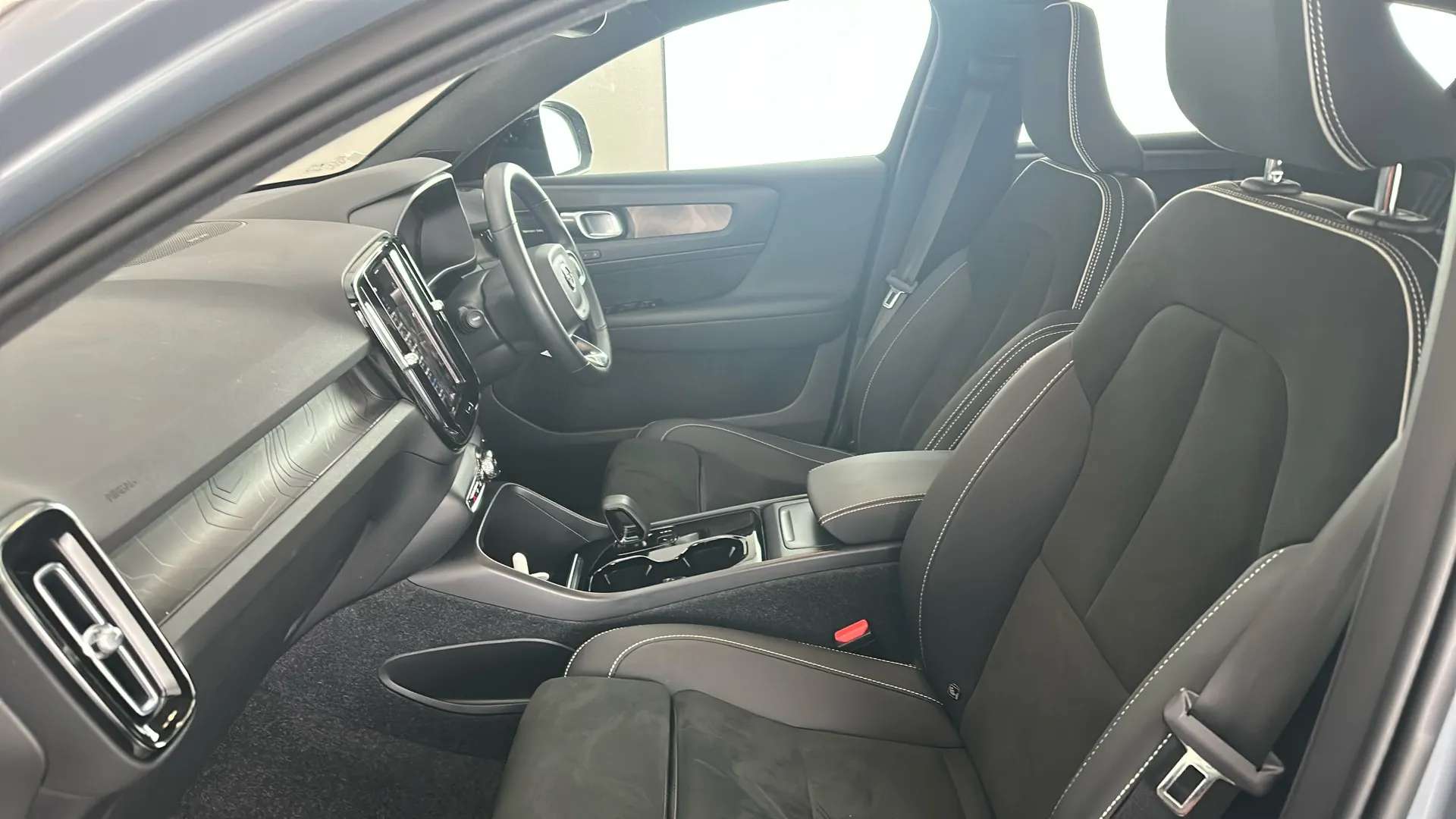 2022 VOLVO C40 2022 VOLVO C40