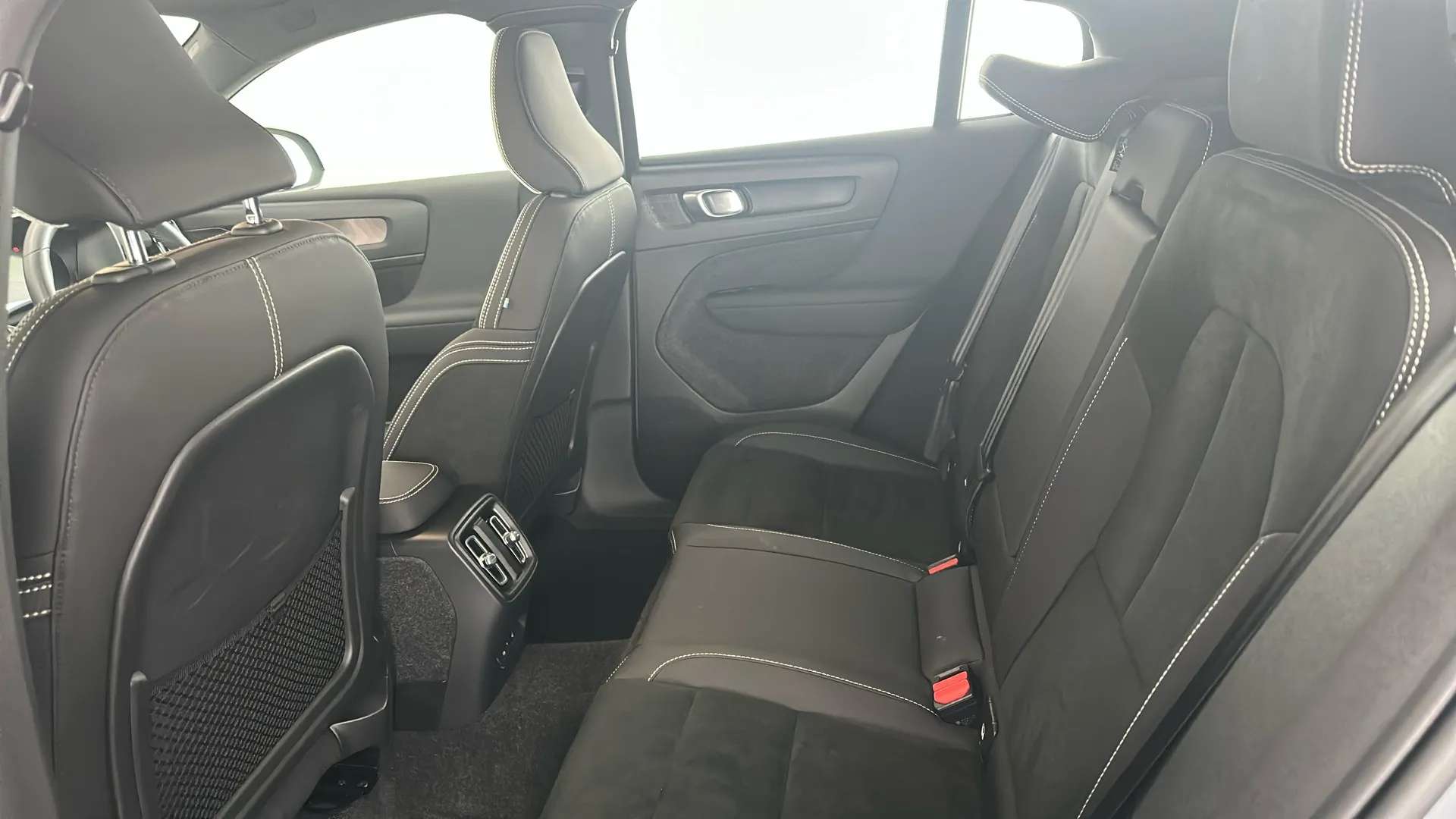 2022 VOLVO C40 2022 VOLVO C40