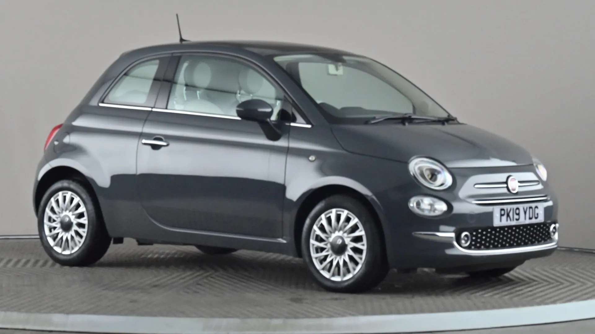 A 2019 FIAT 500 1.2 Lounge A 2019 FIAT 500 1.2 Lounge