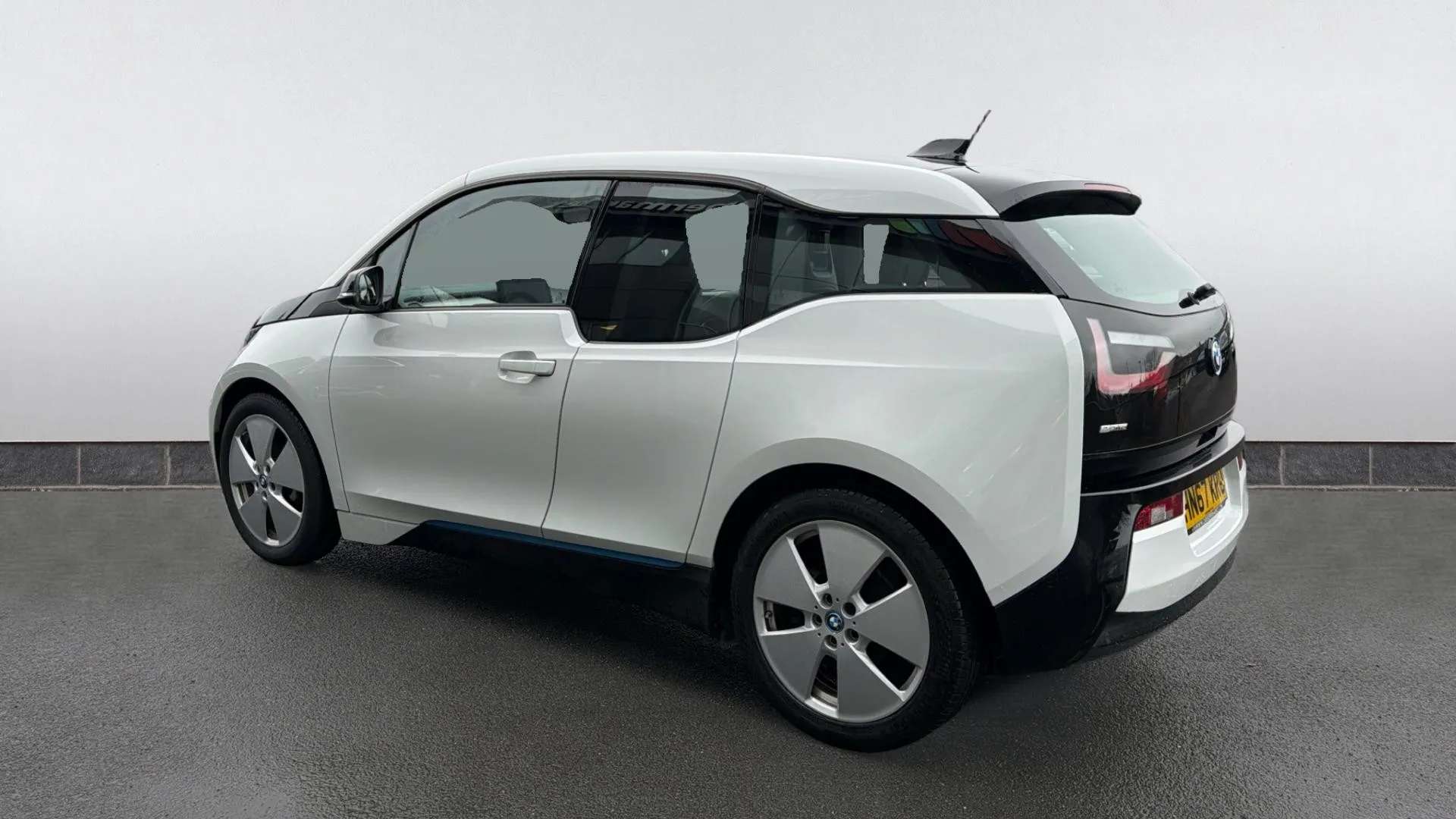 A 2017 BMW I3 125kW 33kWh Auto A 2017 BMW I3 125kW 33kWh Auto