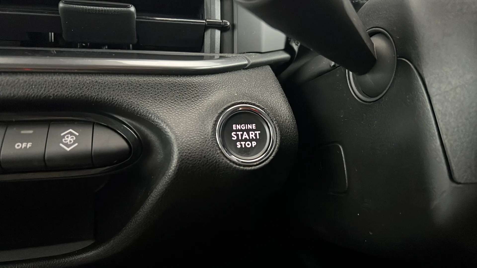 A 2024 FIAT 600 115kW La Prima 54kWh Auto A 2024 FIAT 600 115kW La Prima 54kWh Auto