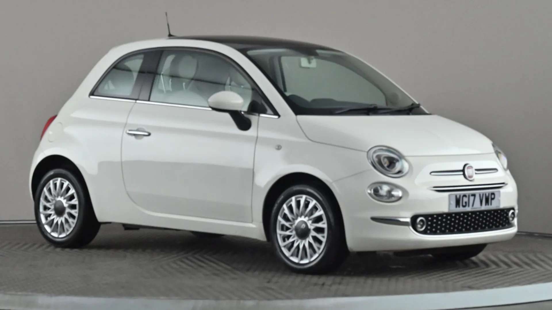 A 2017 FIAT 500 1.2 Lounge A 2017 FIAT 500 1.2 Lounge