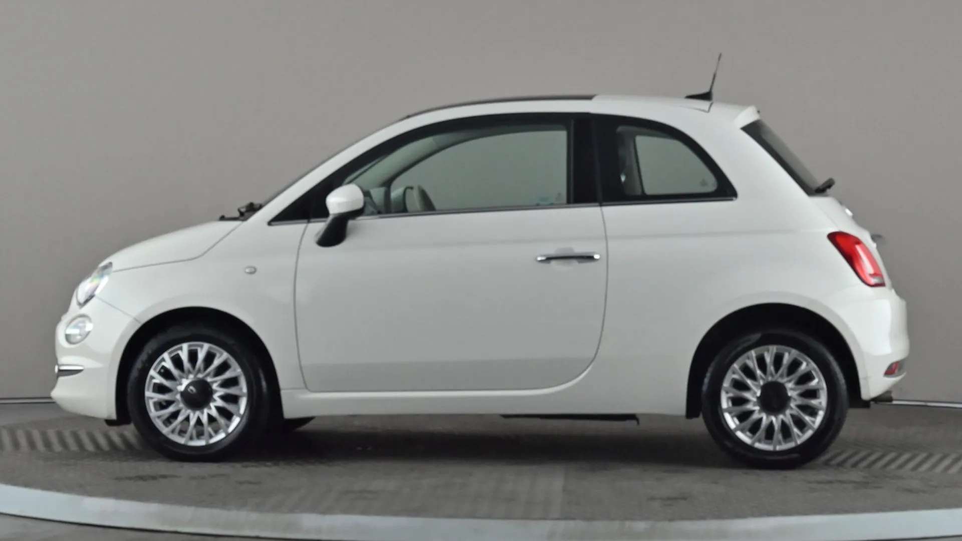 A 2017 FIAT 500 1.2 Lounge A 2017 FIAT 500 1.2 Lounge