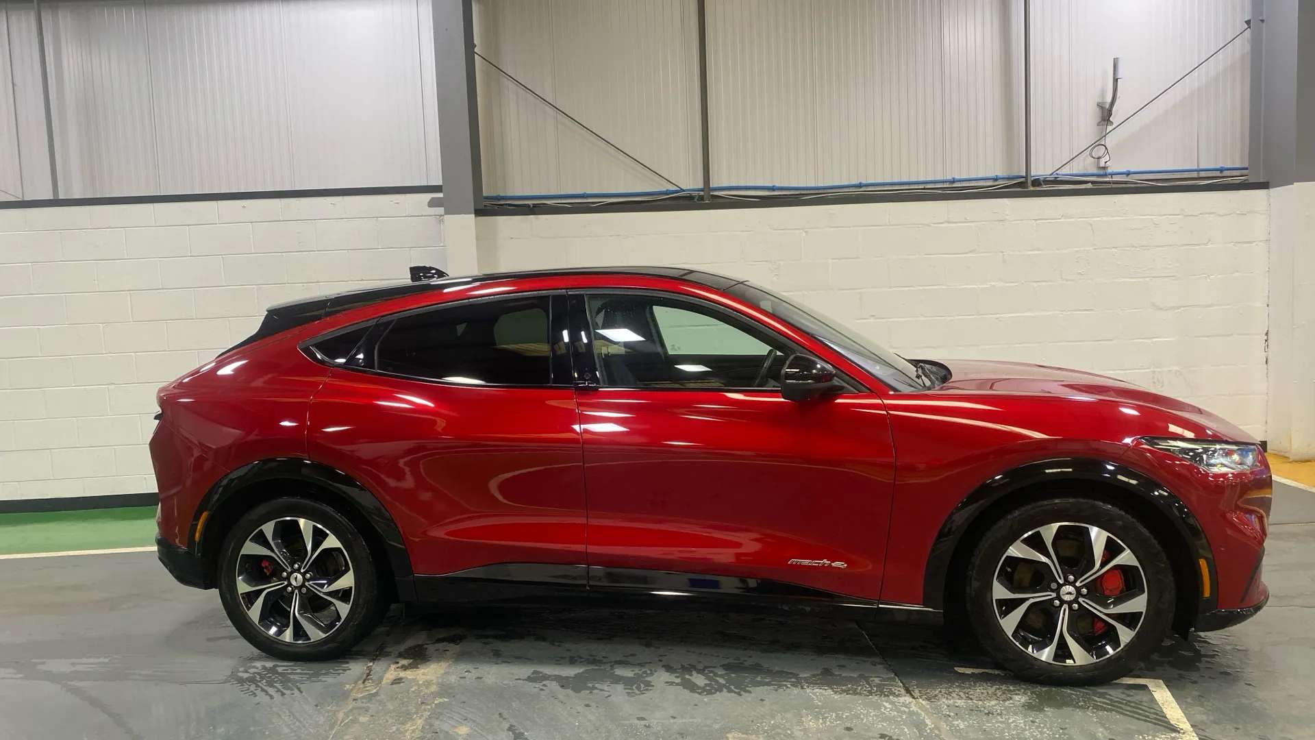 A 2022 FORD MUSTANG MACH-E 198kW Standard Range 68kWh AWD Auto A 2022 FORD MUSTANG MACH-E 198kW Standard Range 68kWh AWD Auto