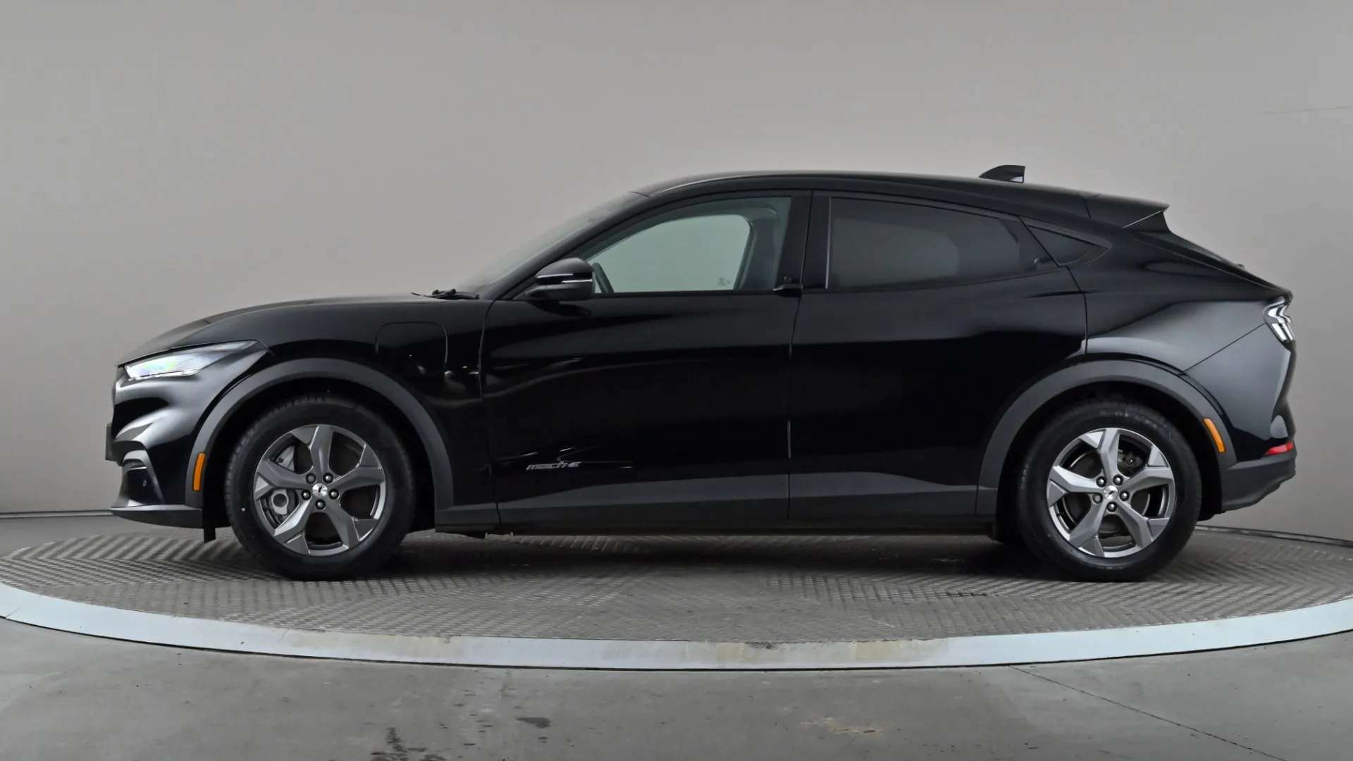 A 2022 FORD MUSTANG MACH-E 198kW Standard Range 68kWh RWD Auto A 2022 FORD MUSTANG MACH-E 198kW Standard Range 68kWh RWD Auto