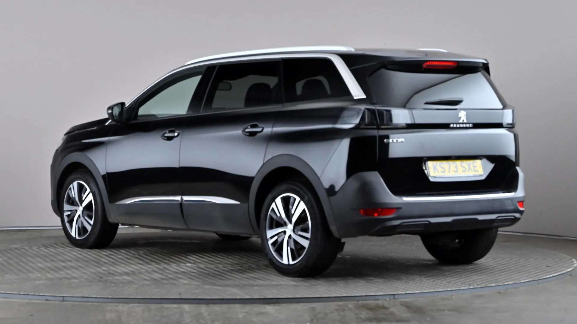 A 2023 PEUGEOT 5008 1.5 BlueHDi Allure EAT8 A 2023 PEUGEOT 5008 1.5 BlueHDi Allure EAT8