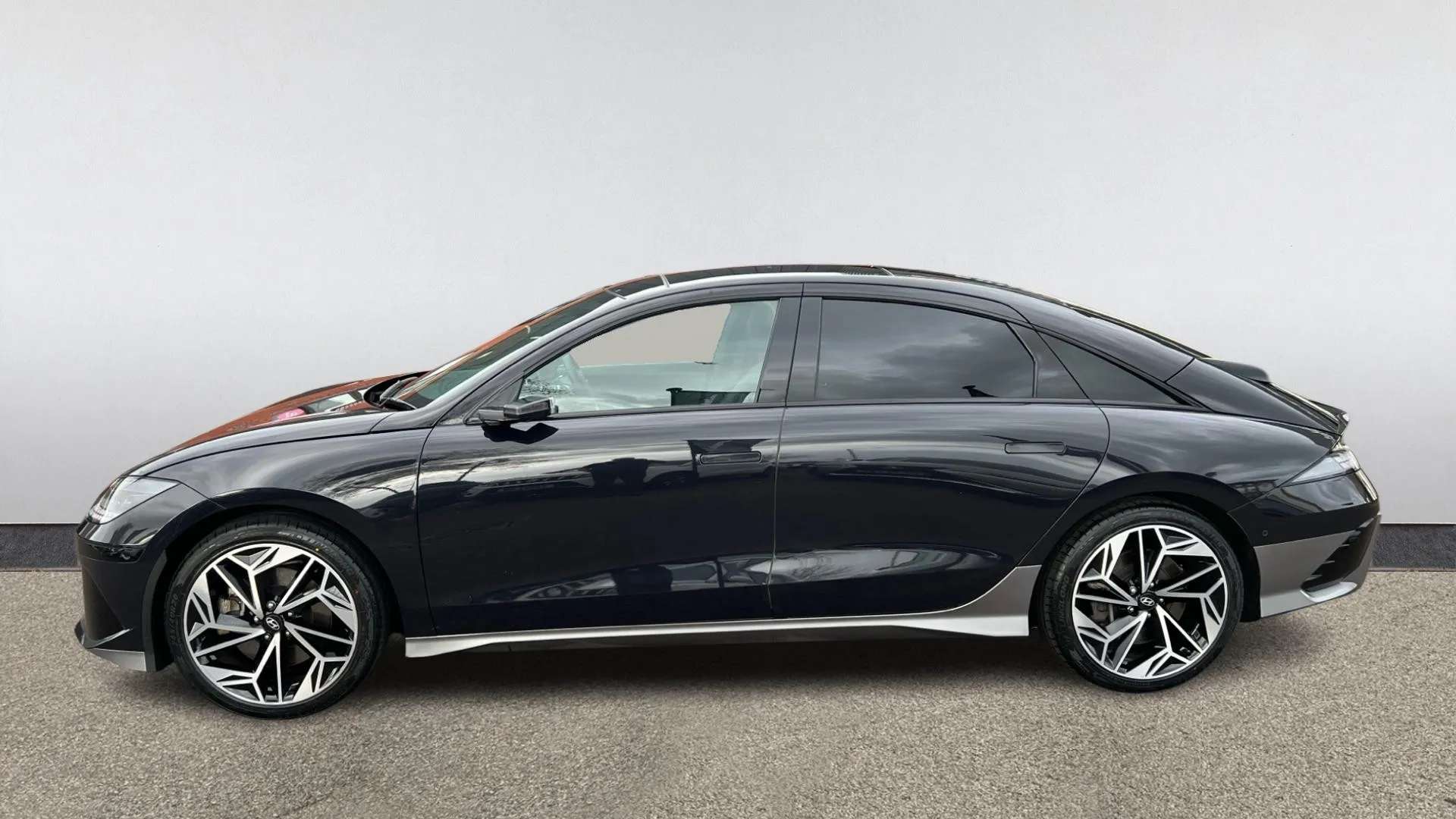 A 2024 HYUNDAI IONIQ 6 239kW Ultimate 77kWh AWD Auto A 2024 HYUNDAI IONIQ 6 239kW Ultimate 77kWh AWD Auto