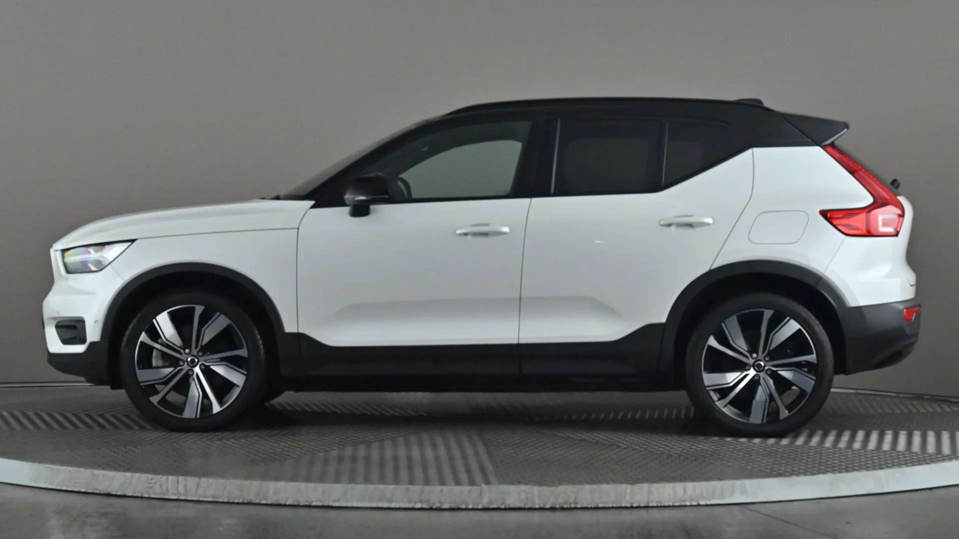 2021 VOLVO XC40 2021 VOLVO XC40