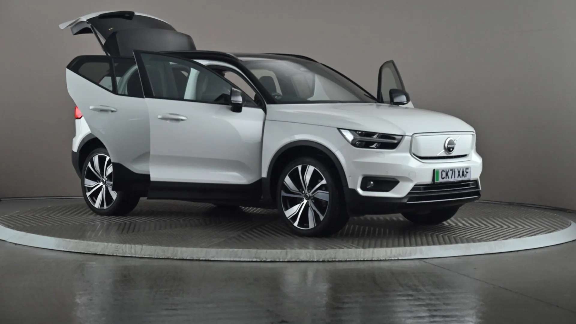 2021 VOLVO XC40 2021 VOLVO XC40
