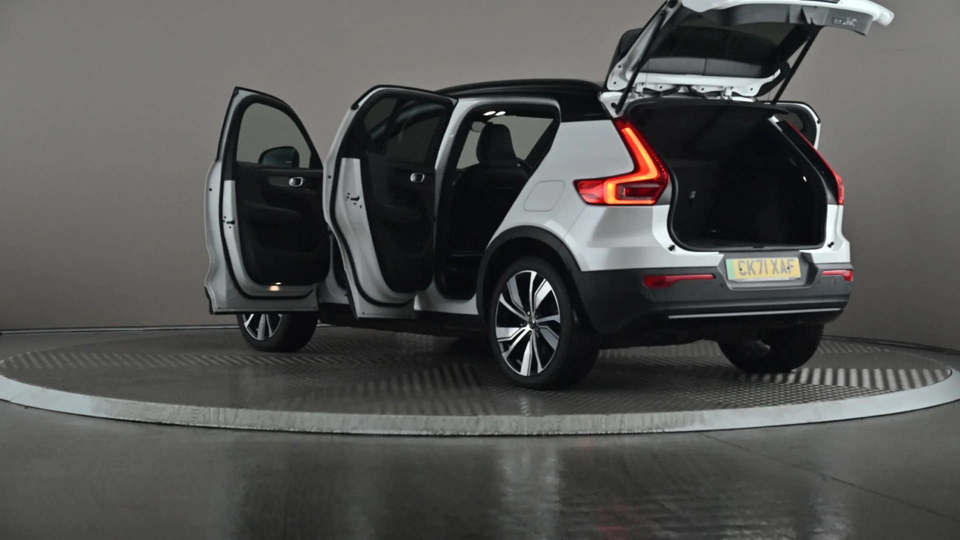 2021 VOLVO XC40 2021 VOLVO XC40