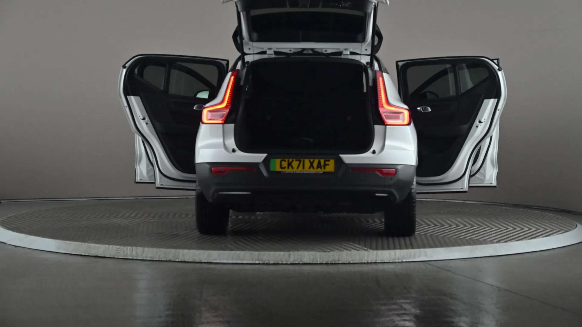 2021 VOLVO XC40 2021 VOLVO XC40