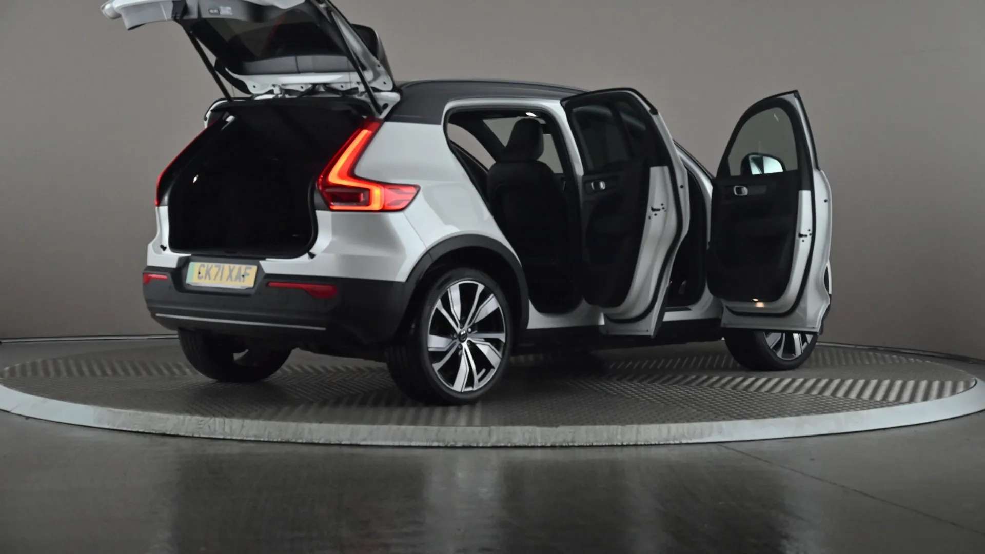2021 VOLVO XC40 2021 VOLVO XC40