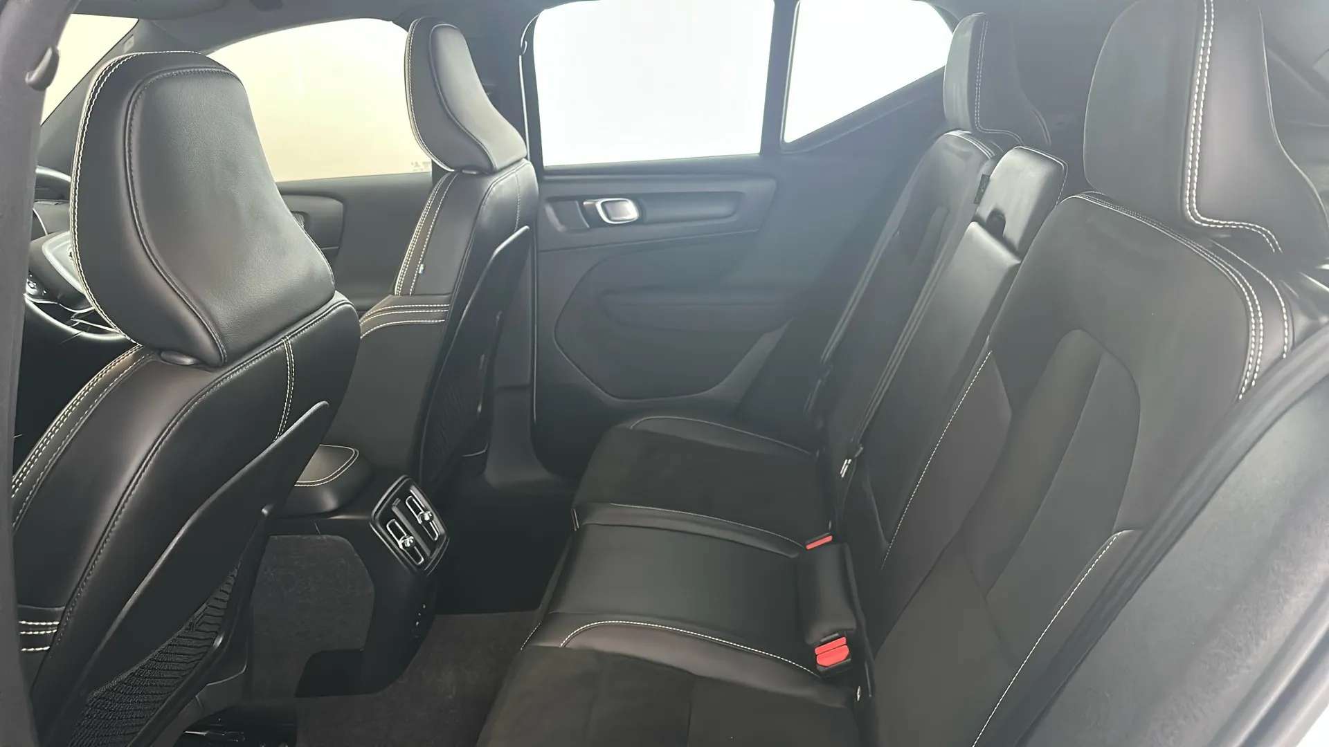 2021 VOLVO XC40 2021 VOLVO XC40