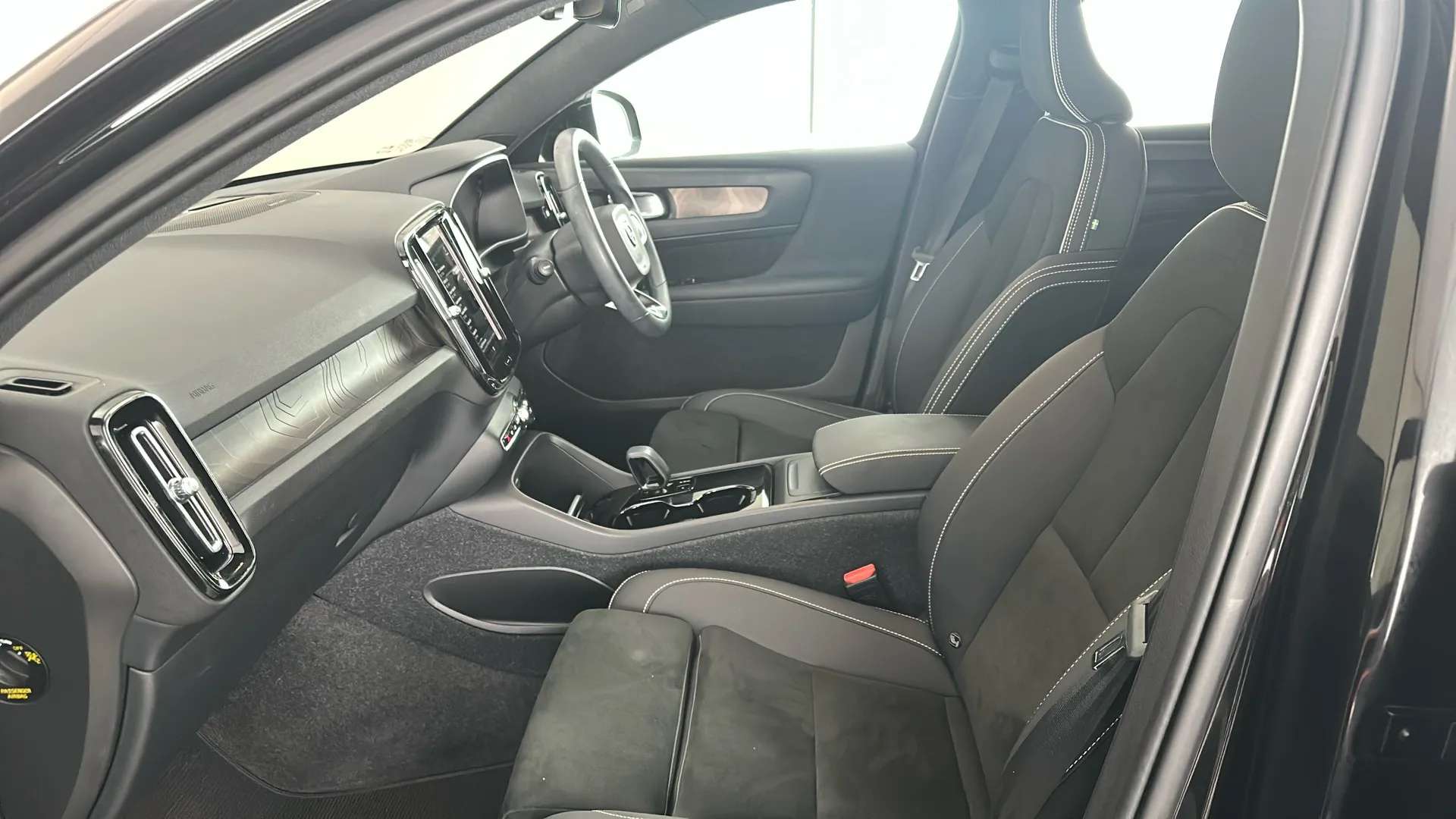 2022 VOLVO C40 2022 VOLVO C40