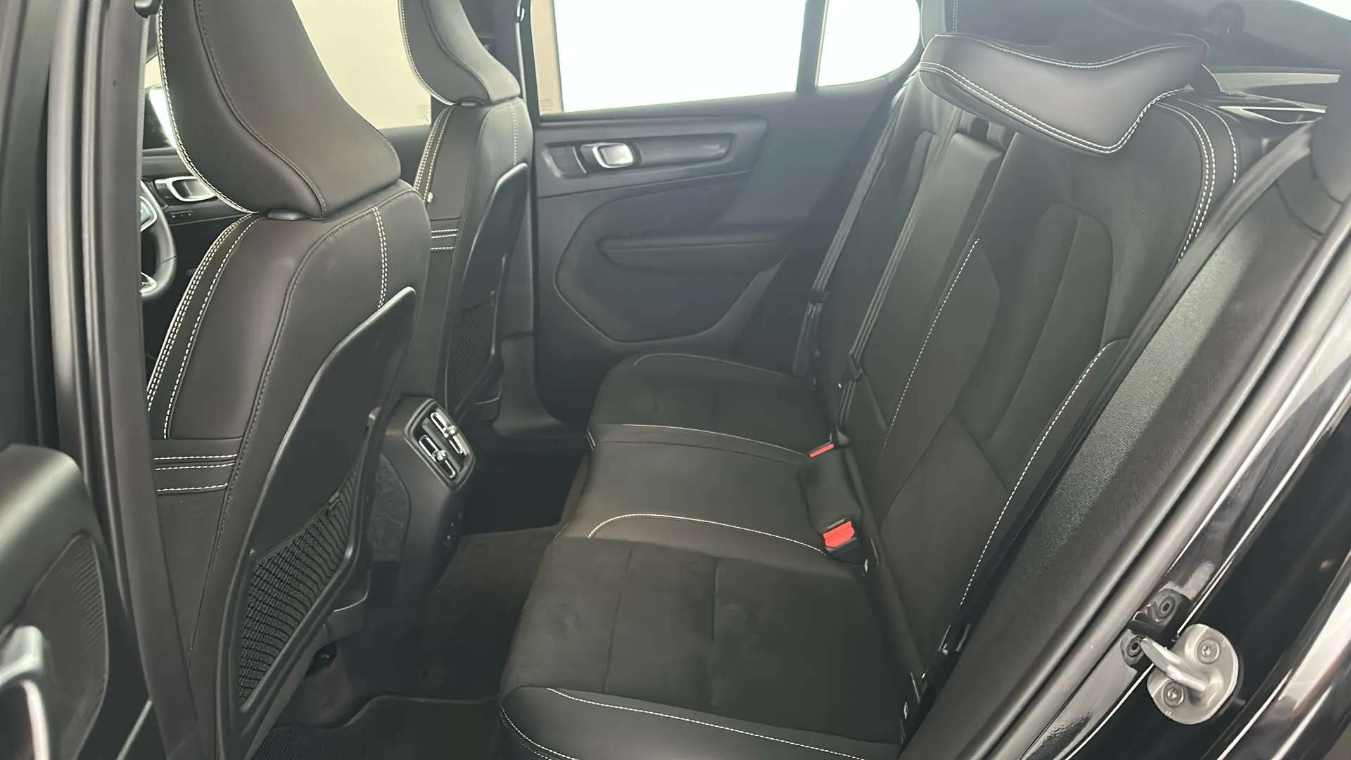 2022 VOLVO C40 2022 VOLVO C40