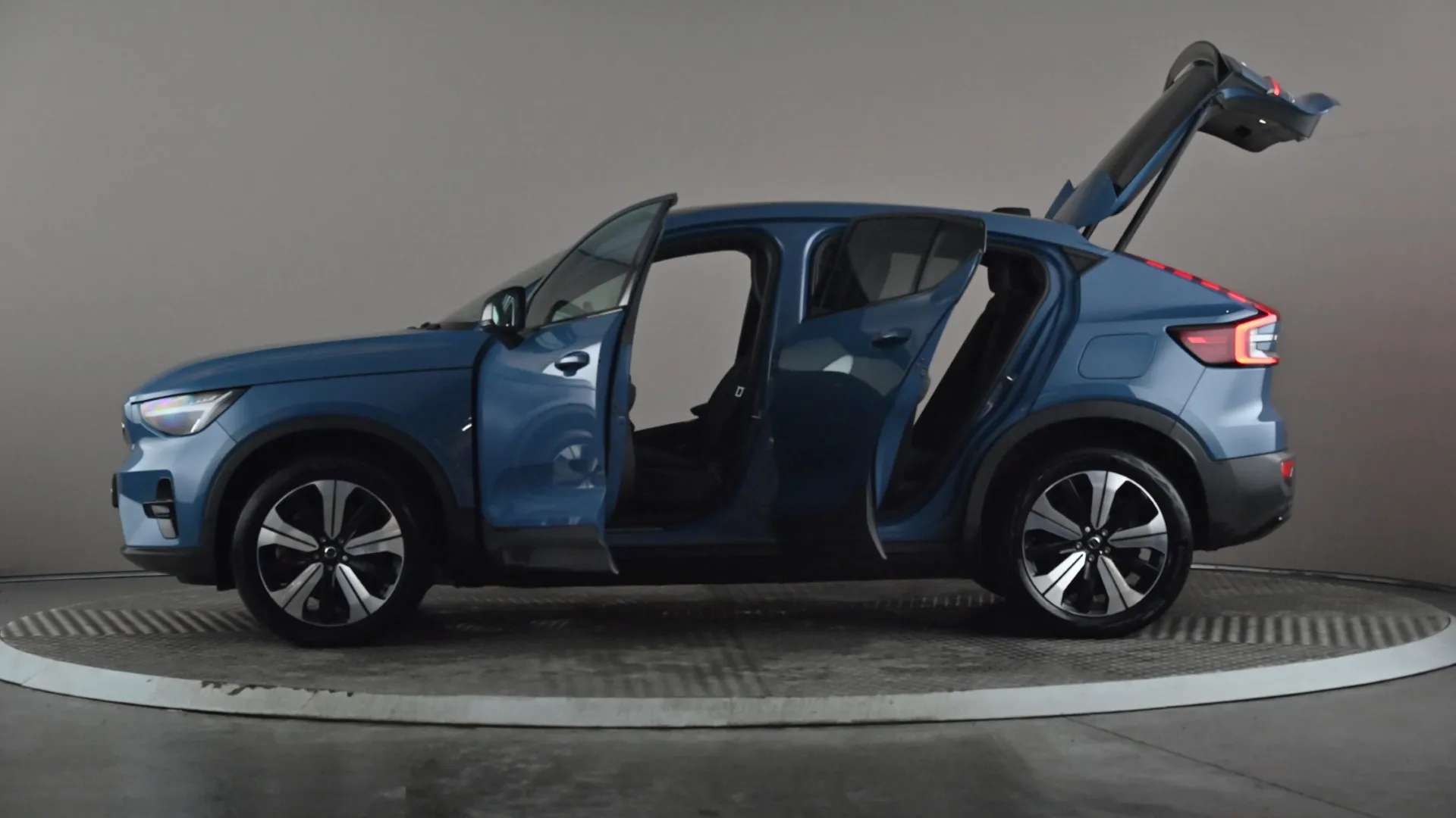 2022 VOLVO C40 2022 VOLVO C40