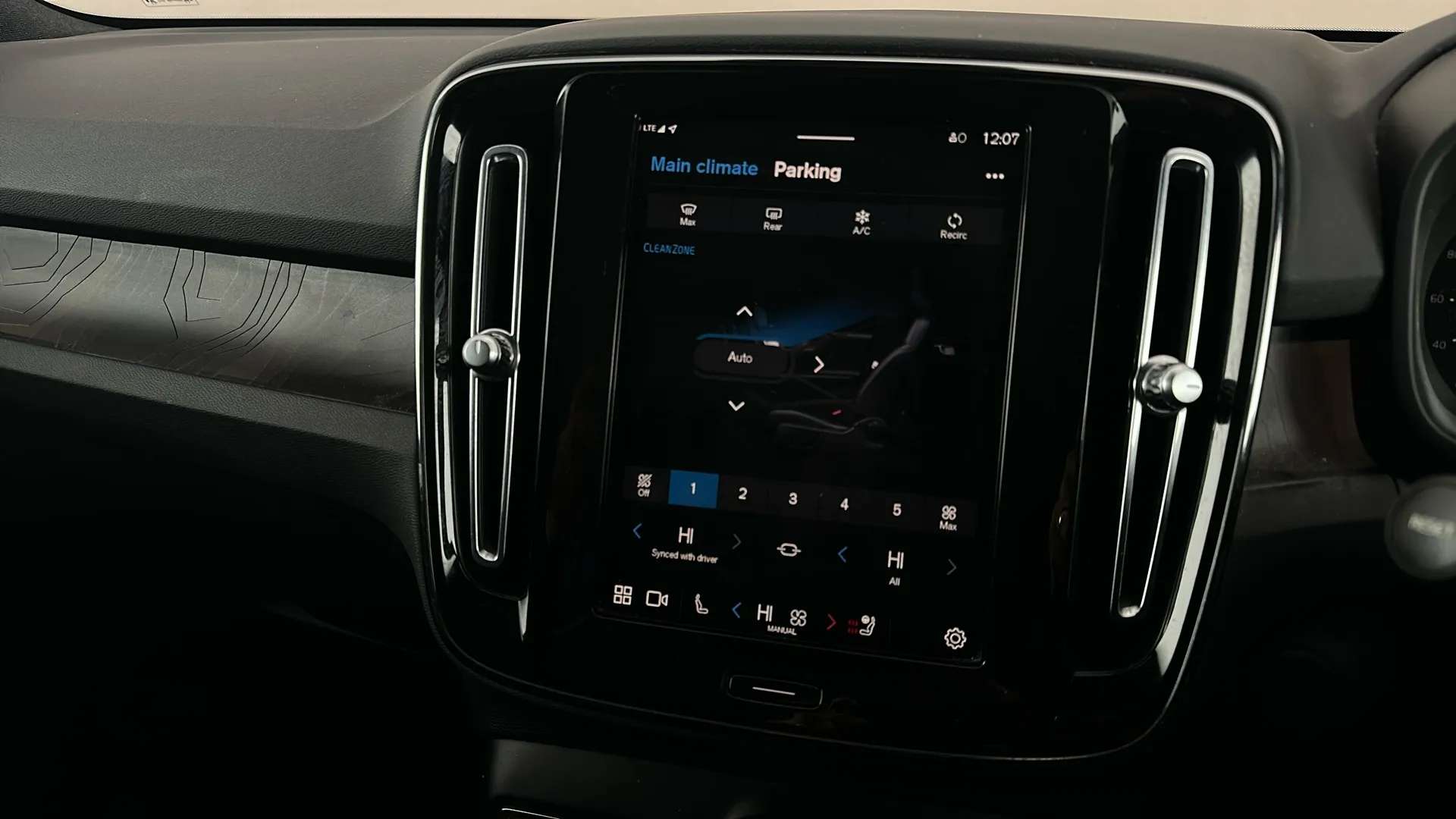 2022 VOLVO C40 2022 VOLVO C40