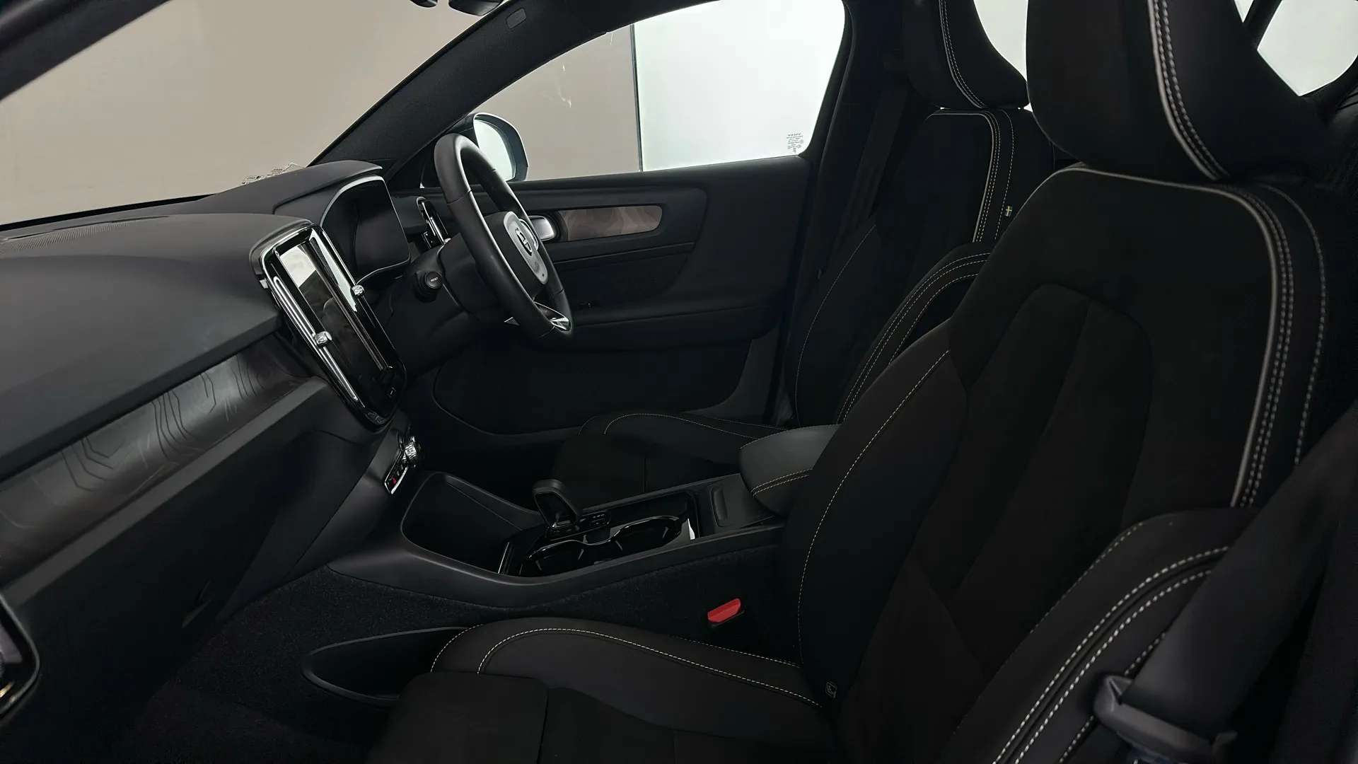 2022 VOLVO C40 2022 VOLVO C40