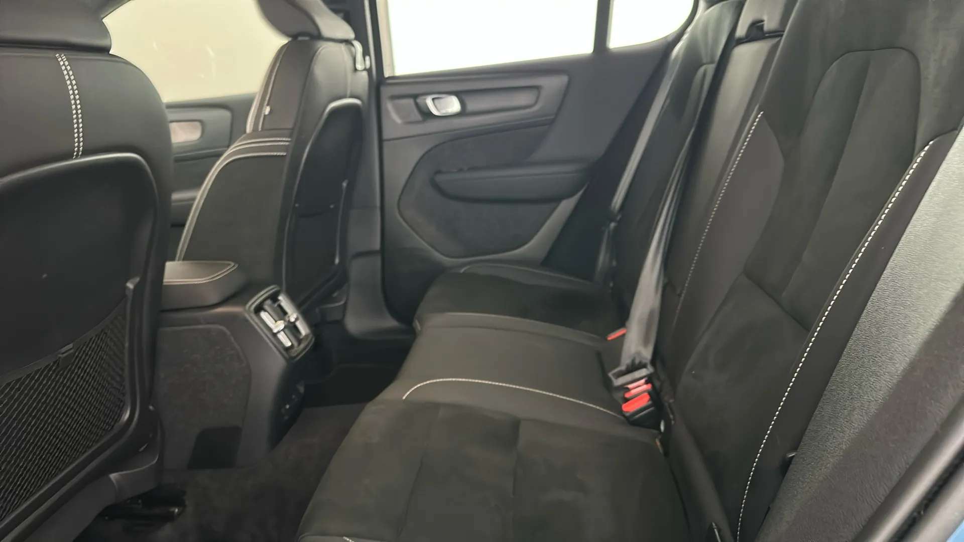 2022 VOLVO C40 2022 VOLVO C40