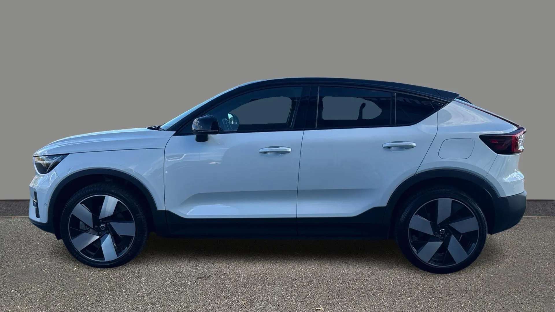 A 2022 VOLVO C40 300kW Recharge Twin Pro 78kWh AWD Auto A 2022 VOLVO C40 300kW Recharge Twin Pro 78kWh AWD Auto