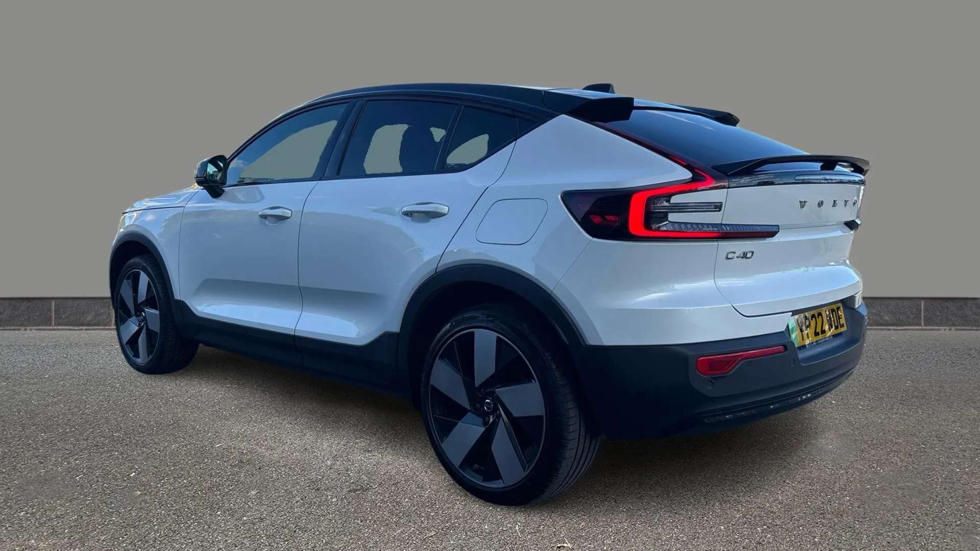 A 2022 VOLVO C40 300kW Recharge Twin Pro 78kWh AWD Auto A 2022 VOLVO C40 300kW Recharge Twin Pro 78kWh AWD Auto
