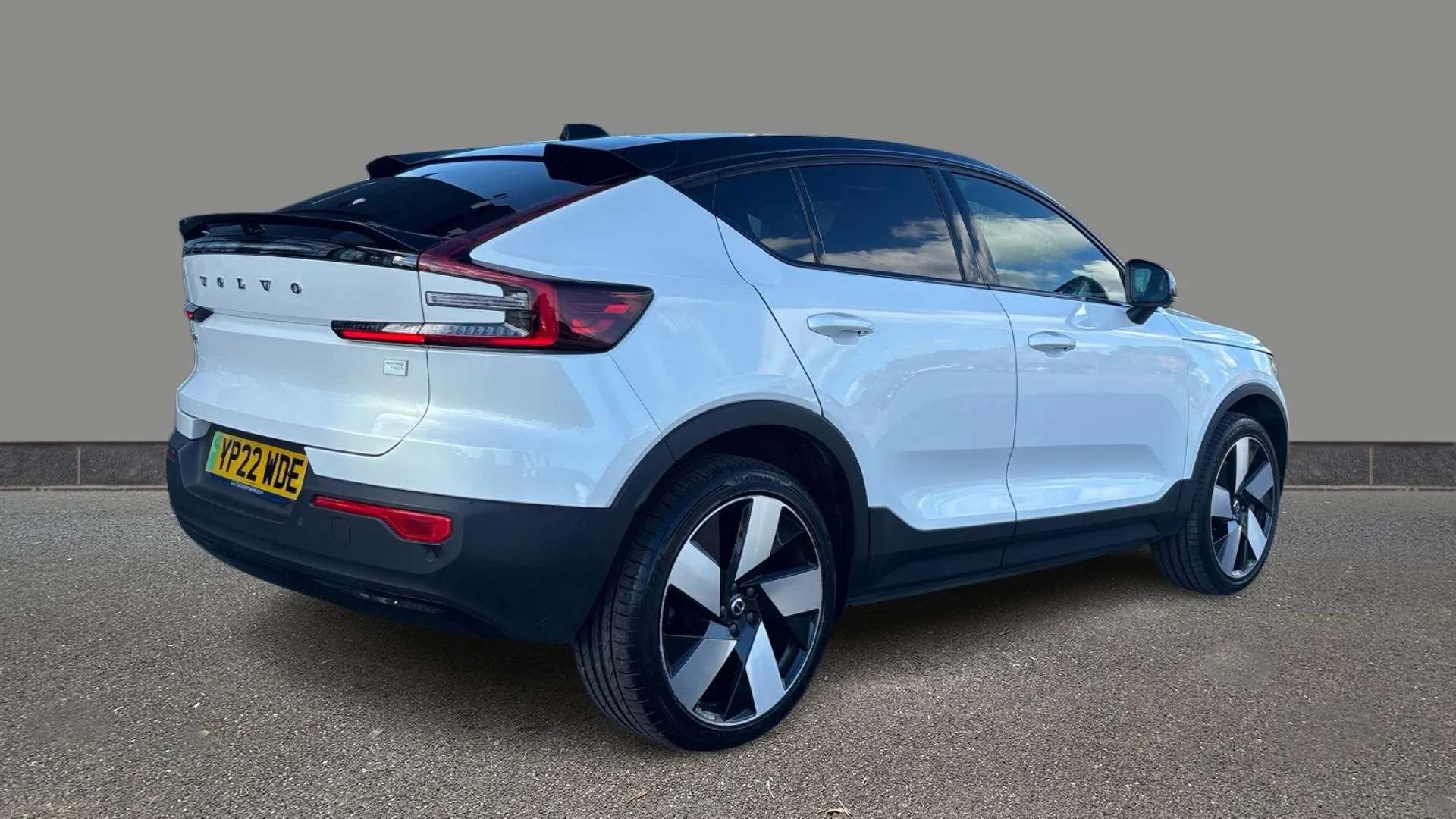 2022 VOLVO C40 2022 VOLVO C40