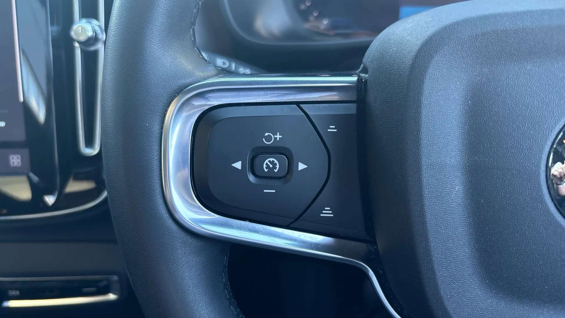 2022 VOLVO C40 2022 VOLVO C40