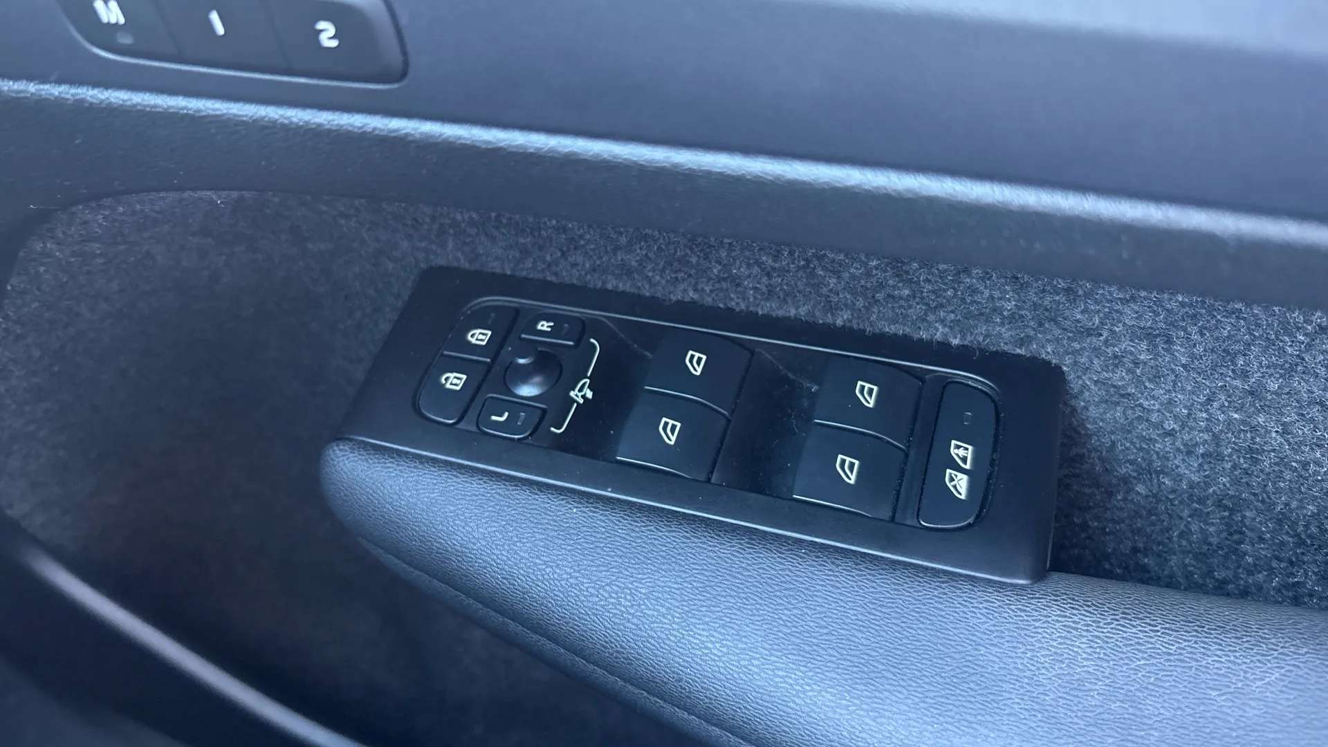 2022 VOLVO C40 2022 VOLVO C40
