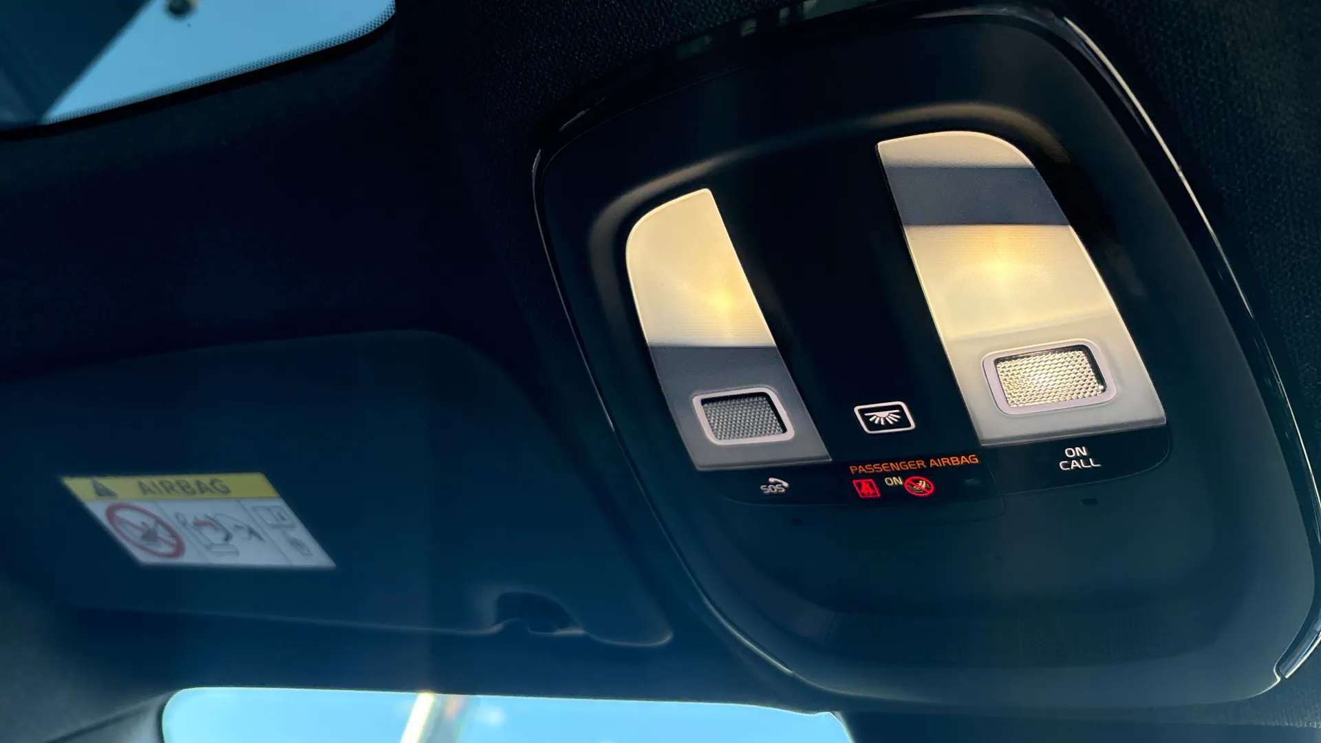 2022 VOLVO C40 2022 VOLVO C40