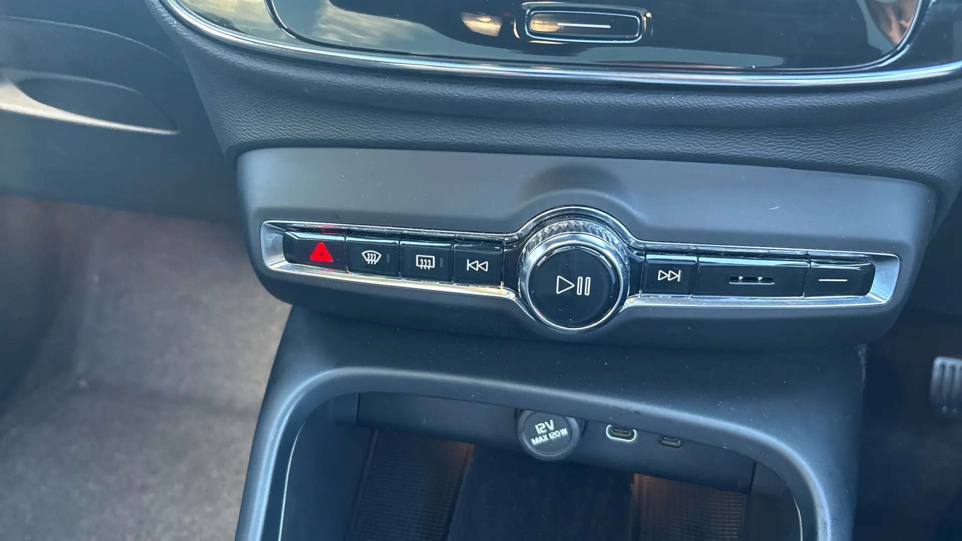 2022 VOLVO C40 2022 VOLVO C40