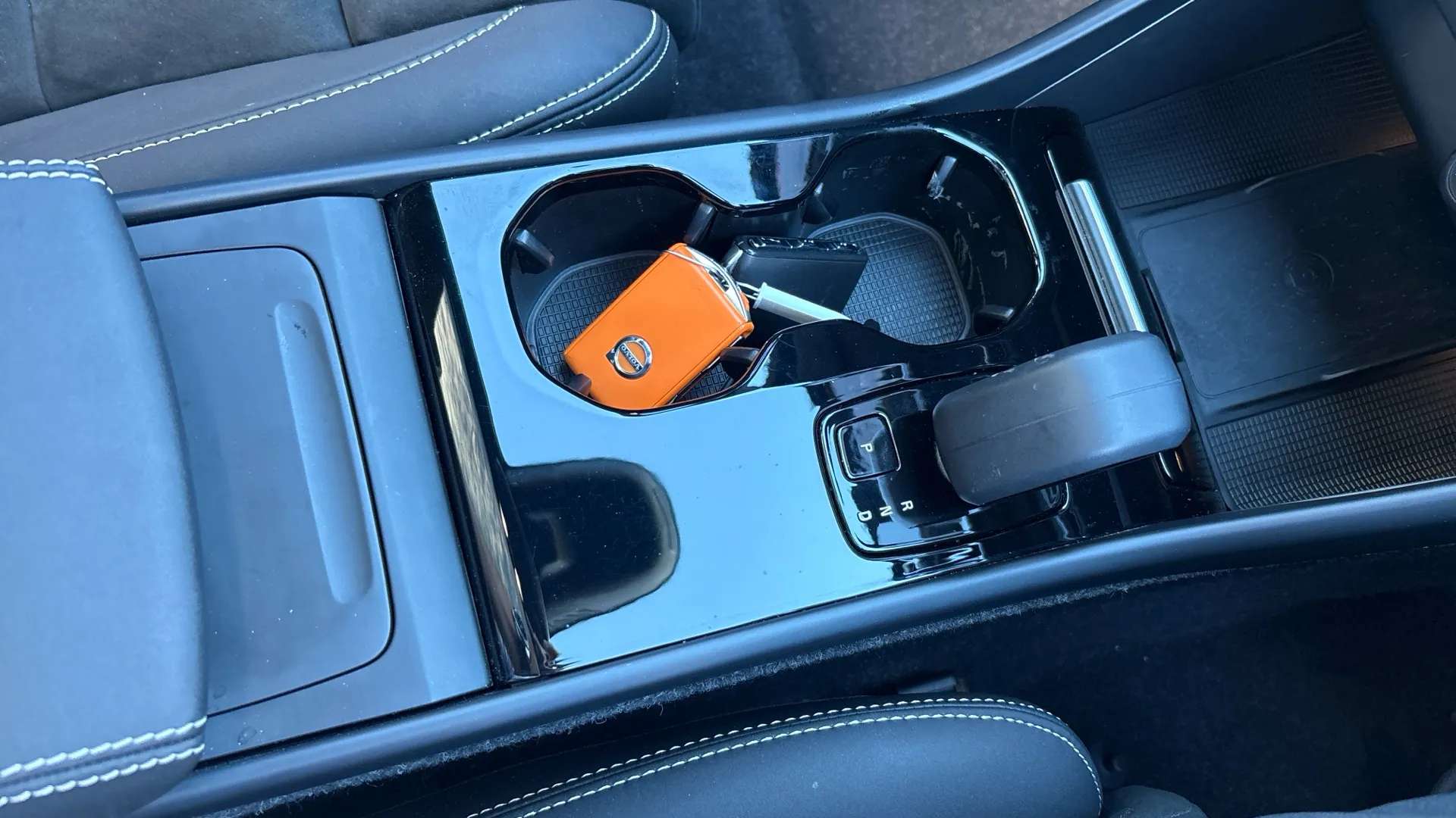 2022 VOLVO C40 2022 VOLVO C40