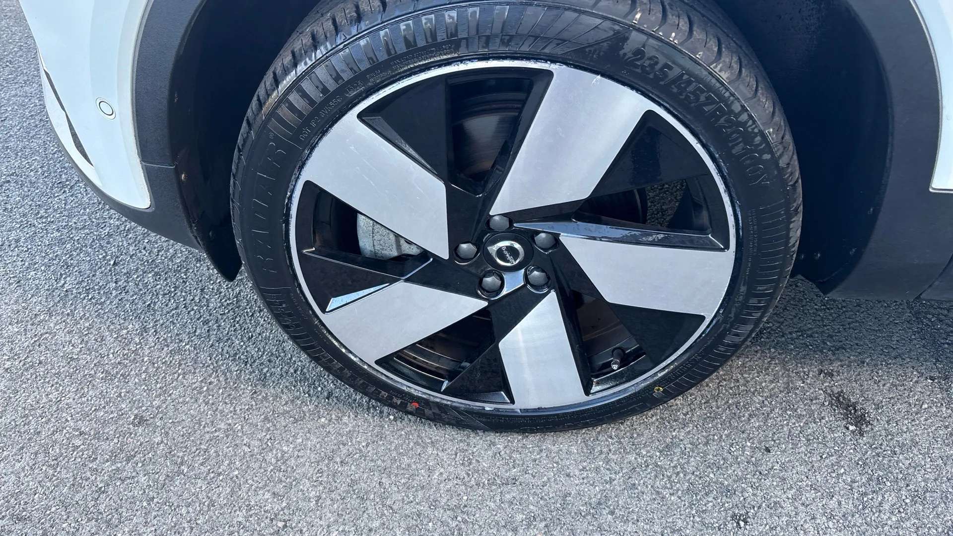2022 VOLVO C40 2022 VOLVO C40