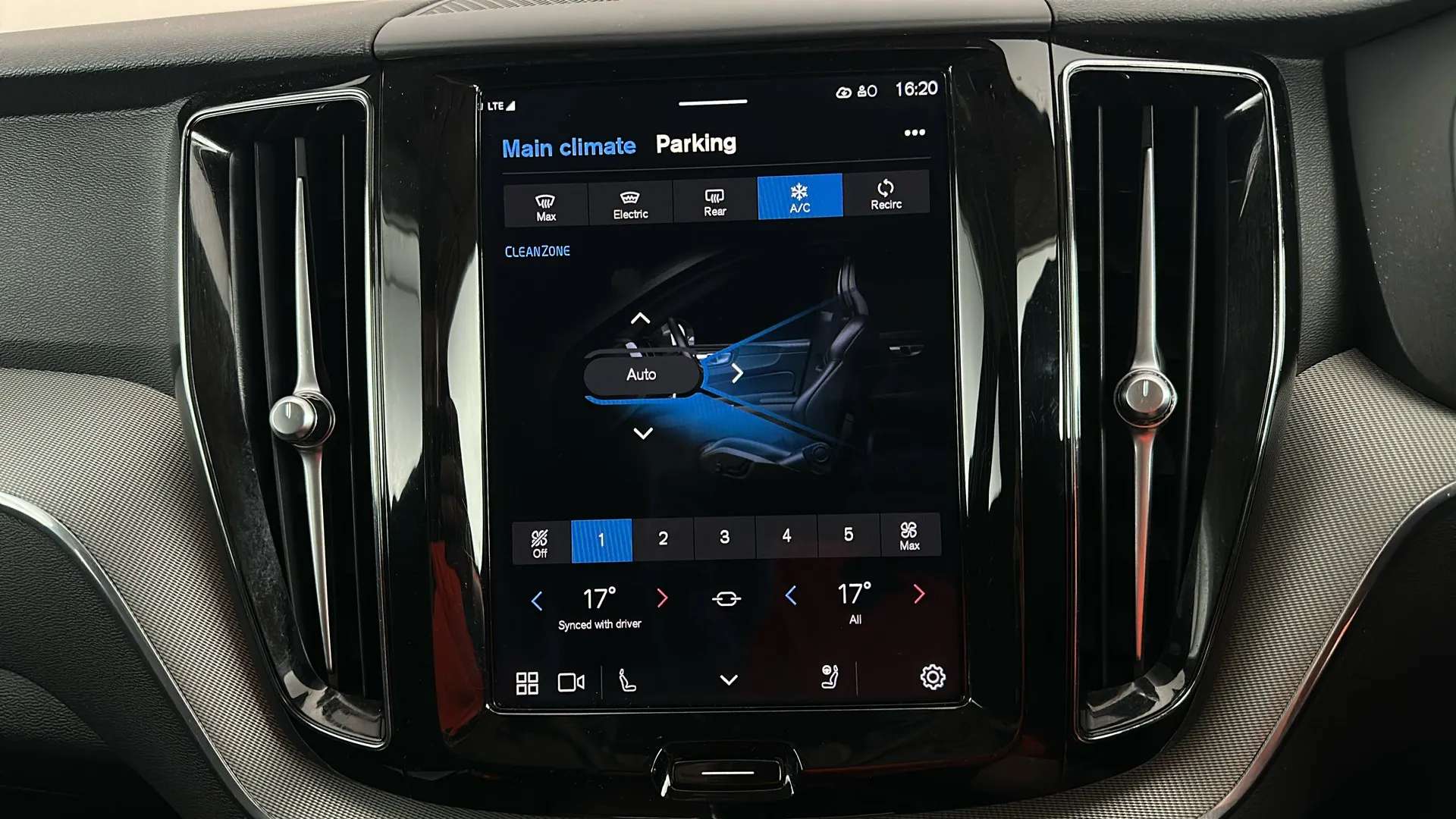 2023 VOLVO XC60 2023 VOLVO XC60