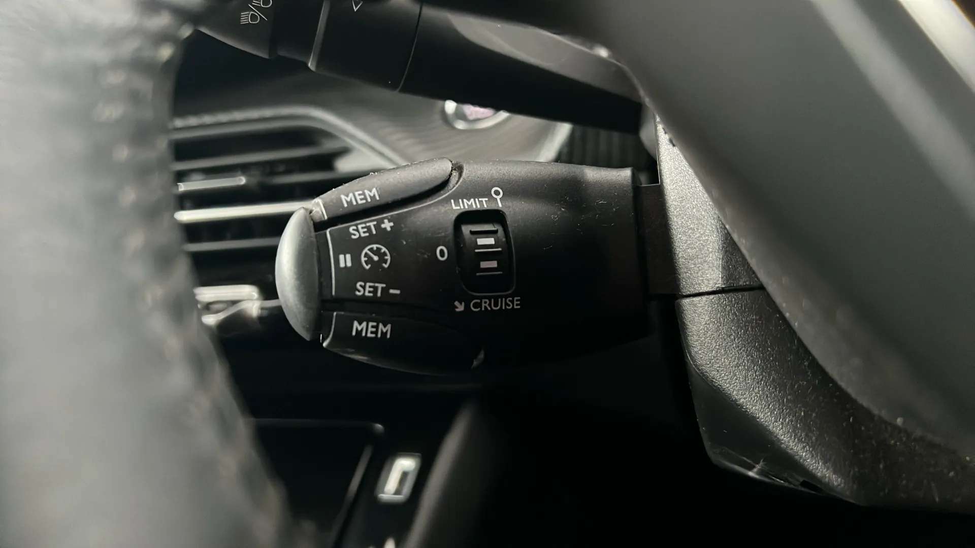 2021 PEUGEOT 2008 2021 PEUGEOT 2008