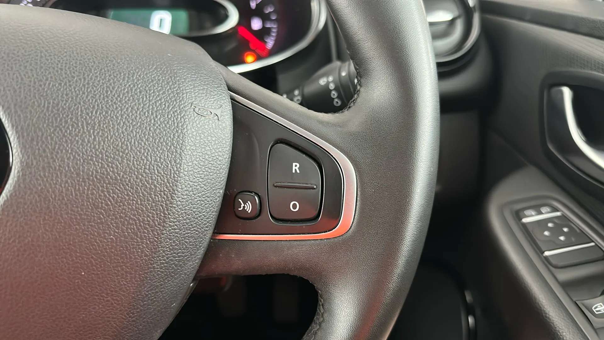 2019 RENAULT CLIO 2019 RENAULT CLIO