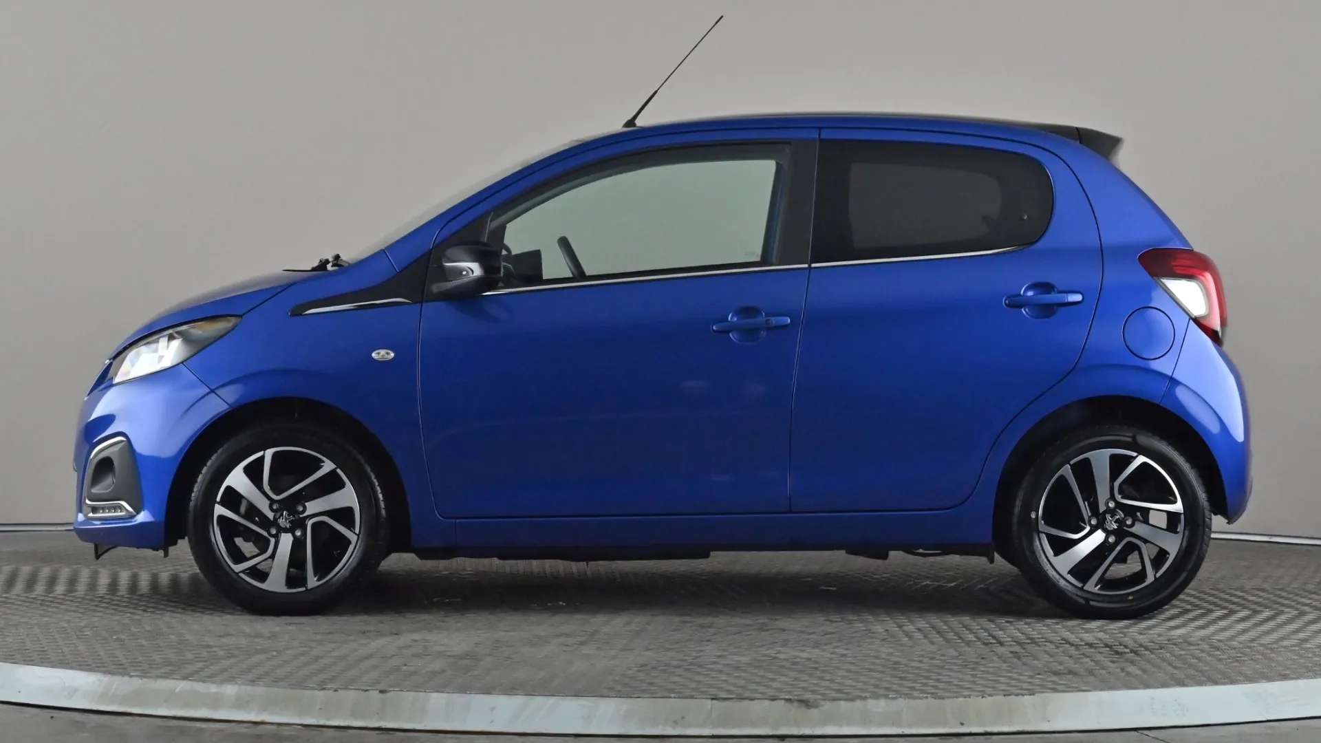 A 2019 PEUGEOT 108 1.0 72 Allure A 2019 PEUGEOT 108 1.0 72 Allure